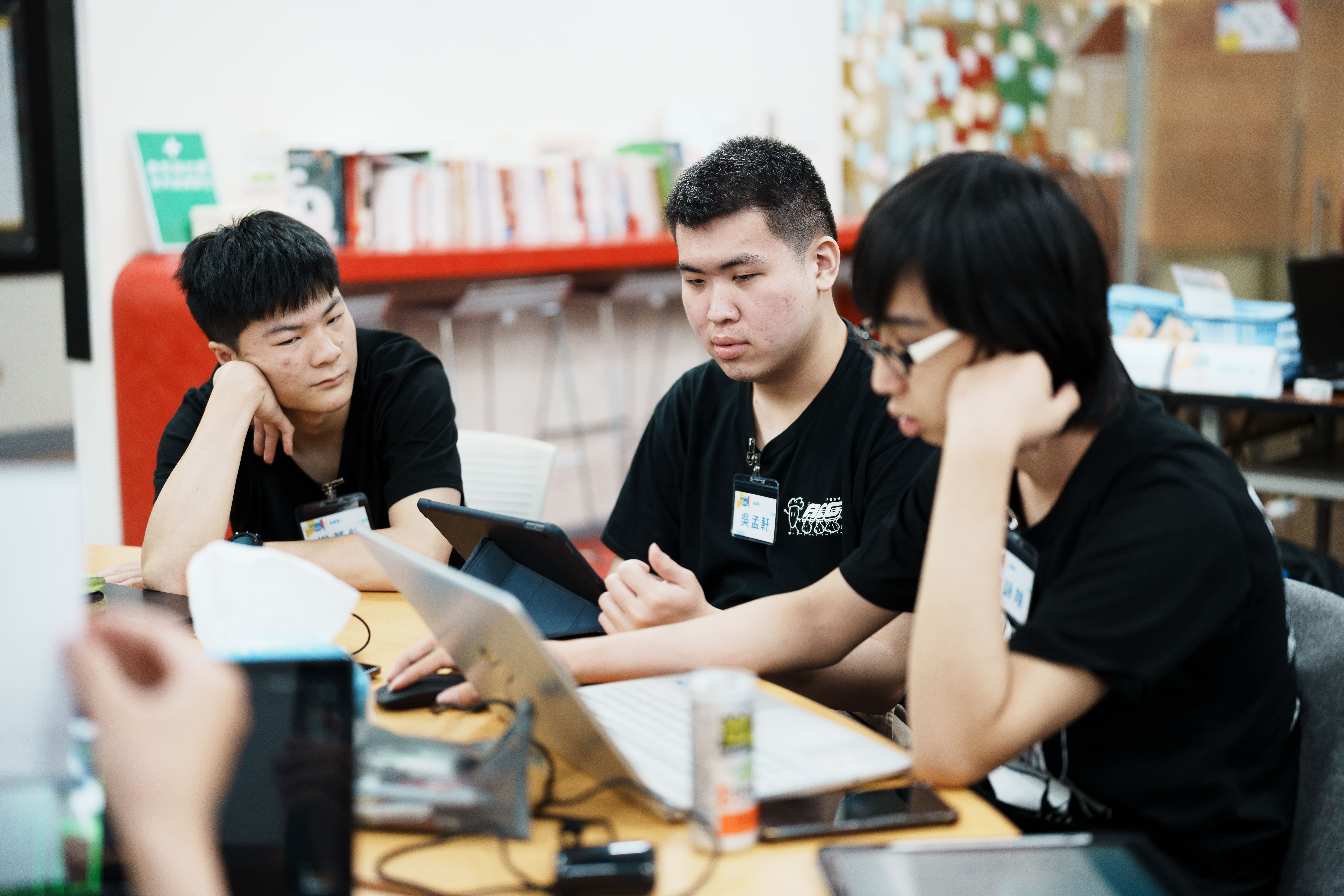 After extensive discussion, debate, and feasibility assessment, Yung-Hsiang Yu (right), Meng-Hsuan Wu (center), and Chin-Hsuan Yang (left) chose to focus on a cost-saving solution -developing a rail inspection module - as their final project for the competition.Photo courtesy of the event organizers.