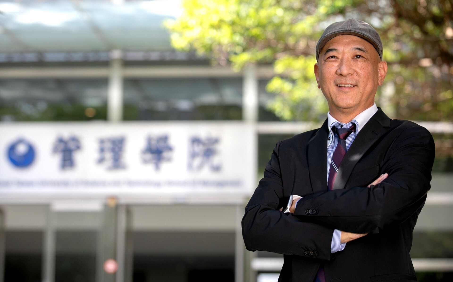 Professor Pin Luarn from the School of Management of Taiwan Tech with 31 years of dedication to teaching, has received multiple Taiwan Tech excellent teaching awards and is ranked among the top 2% of scientists globally in Stanford University's 2022 Scientific Influence Rankings. This year, he has been honored with the National Excellent Teaching Award.