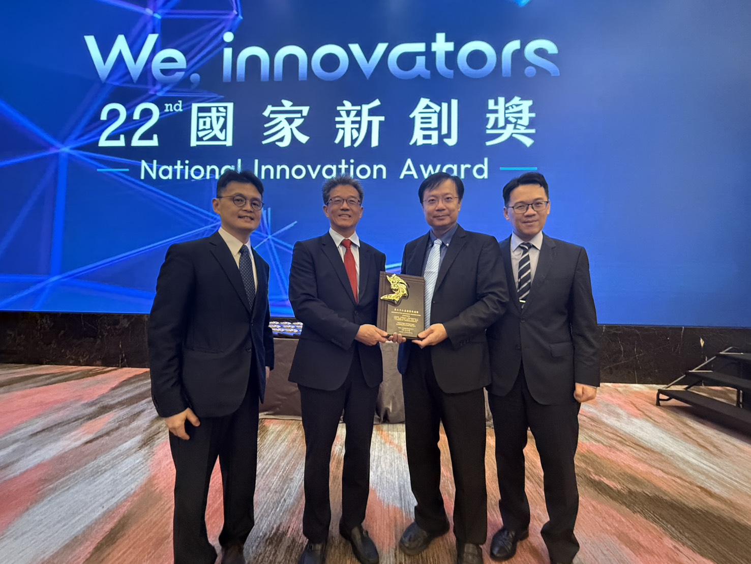 The team led by Professor Jing-ming Guo and Dr. Yu-Chi Wang developed the “AI-Powered Gynecological Surgery: Automatic Annotation Clinical Decision Support System,” which won the 22nd National Innovation Award (Academic and Research Innovation Award). The technology has now been transferred to IMVITec Corporation for commercialization and clinical application. From left to right: Professor Meng-Yi Pai (Graduate Institute of Biomedical Engineering, Taiwan Tech), Chairman Wen-Zheng Zhang of IMVITec Corporation , Distinguished Professor Jing-Ming Guo, and Dr. Yu-Chi Wang from Tri-Service General Hospital.