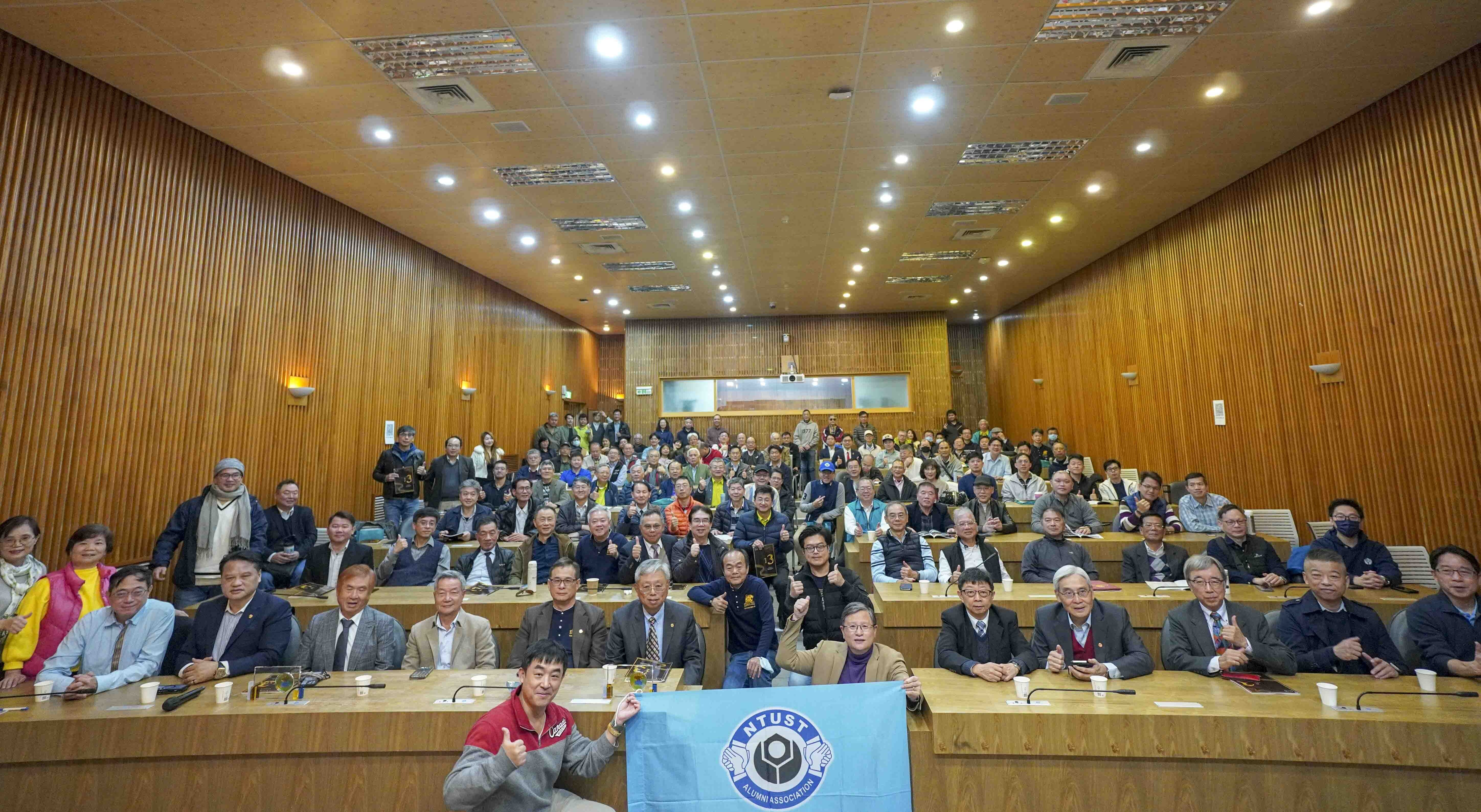 Group photo of the 13th Alumni Association General Meeting.