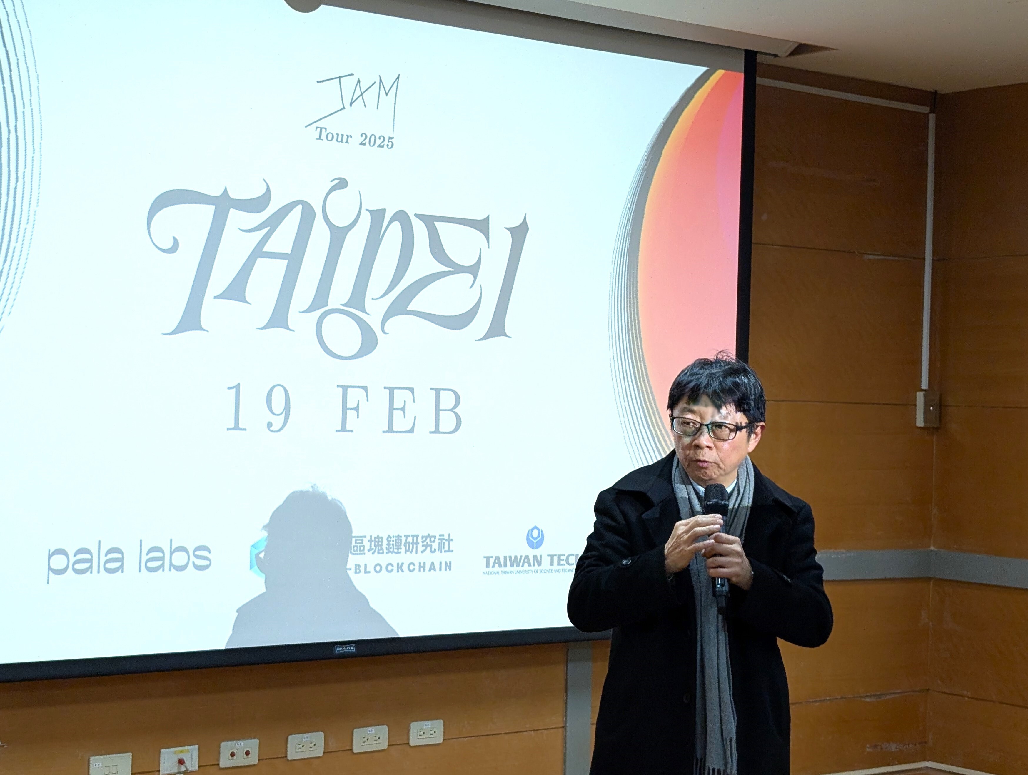 Taiwan Tech President Jia-Yush Yen delivered a speech.