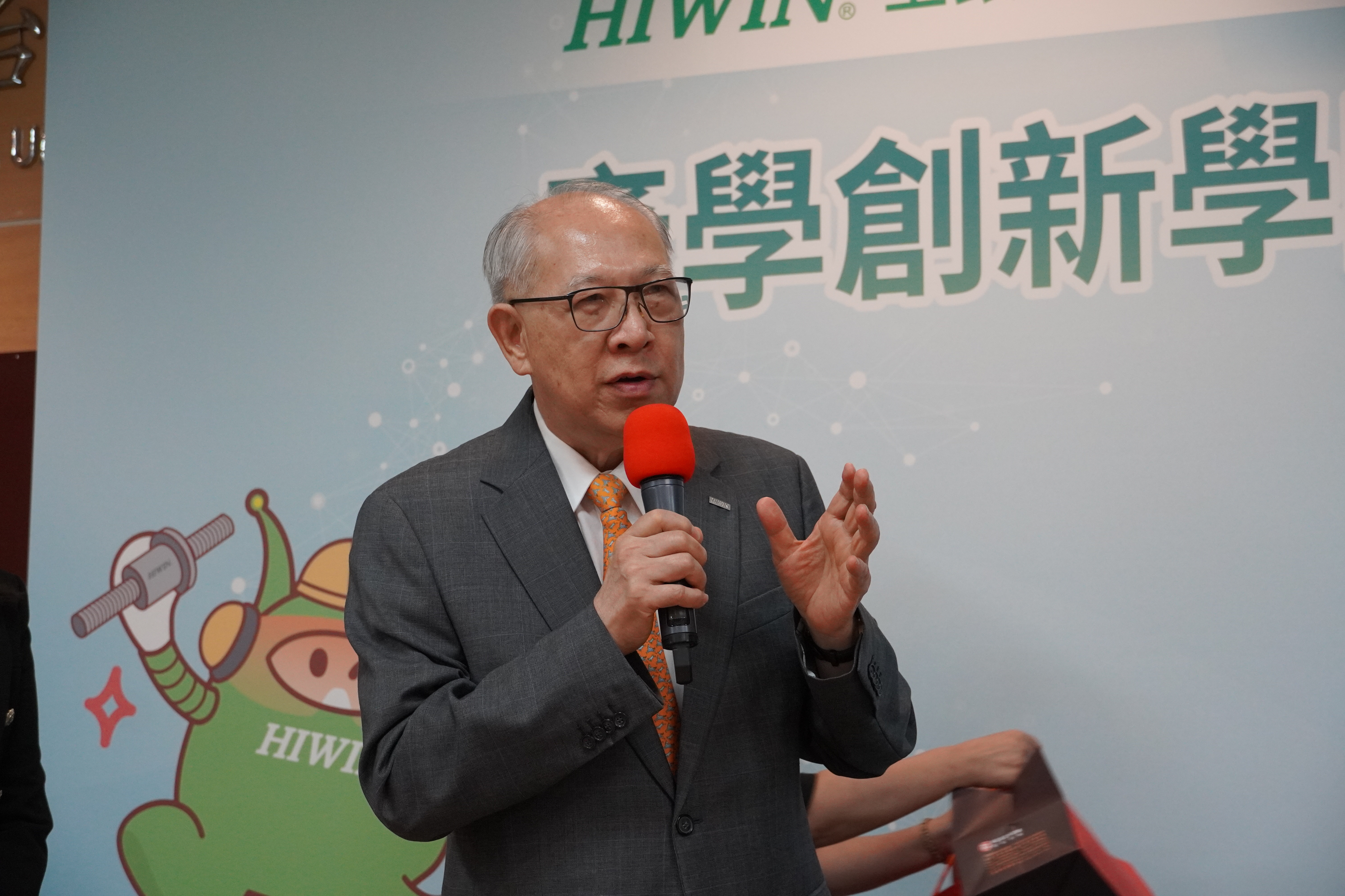 Mr. Yong-Cai Zhuo, the founder of HIWIN, delivered a speech. 