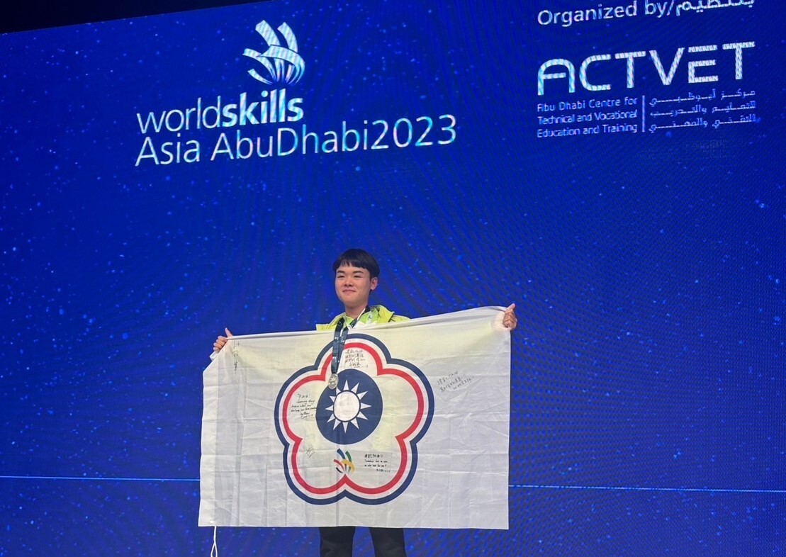 Jian-Kai Liao from the Department of Design secured the silver medal in the Graphic Design Technology category.
