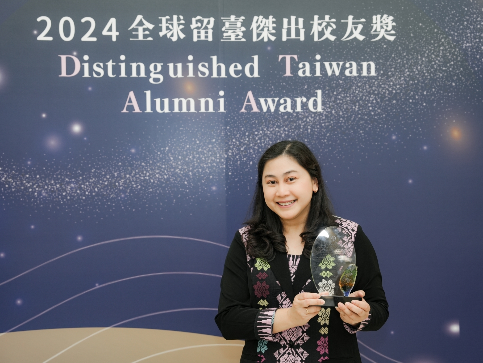 Aning Ayucitra, an alumnus of Taiwan Tech and Vice President of Widya Mandala Catholic University, has been awarded the Ministry of Education’s 2024 “Global Outstanding Alumni Award”.