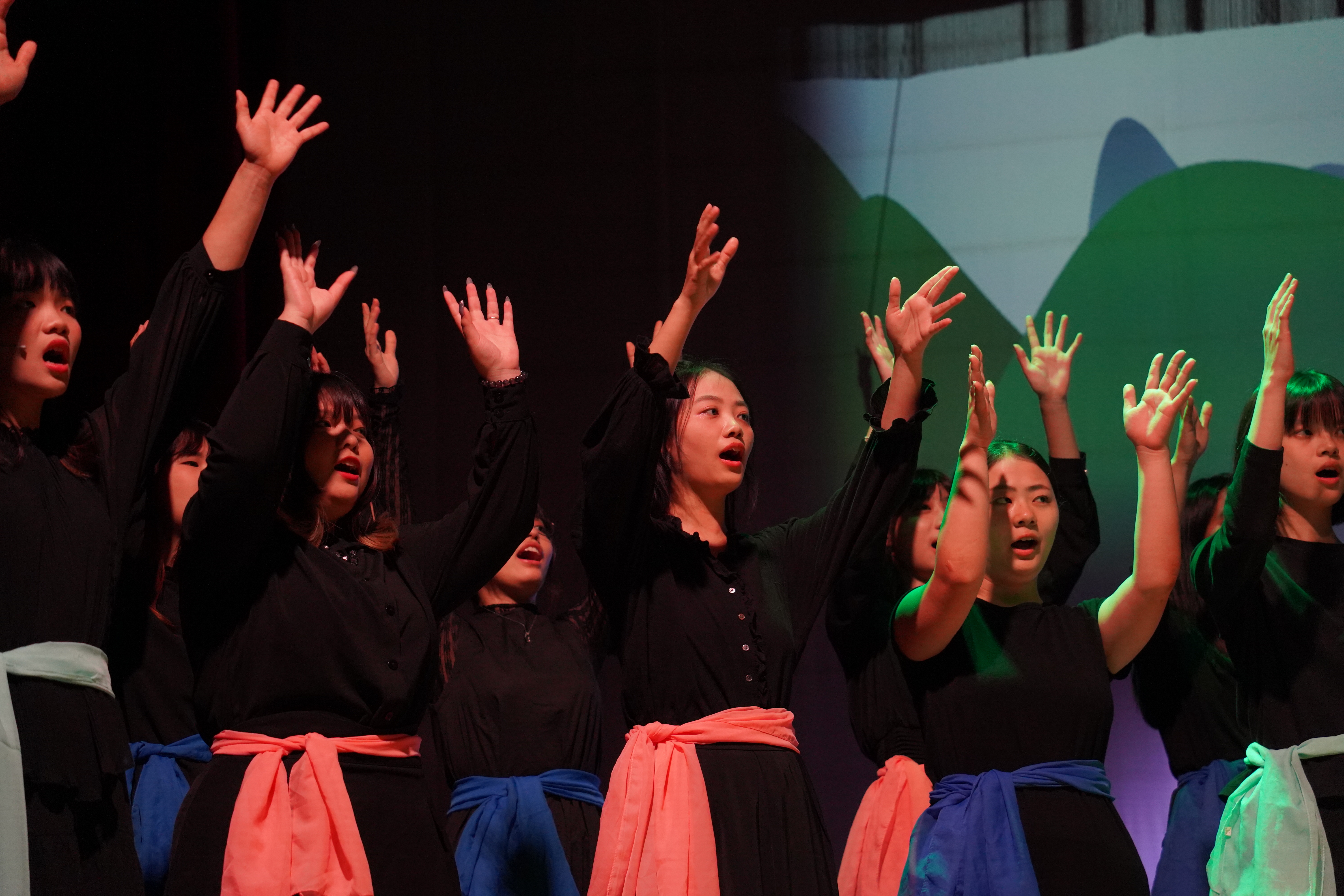 Taiwan Tech’s Energetic Choir embraces diverse musical styles and actively explores innovative performance formats. This time, their repertoire includes Mandarin, English, Taiwanese, Hakka, and Indigenous languages, showcasing rich linguistic diversity and multiple layers of artistic expression.