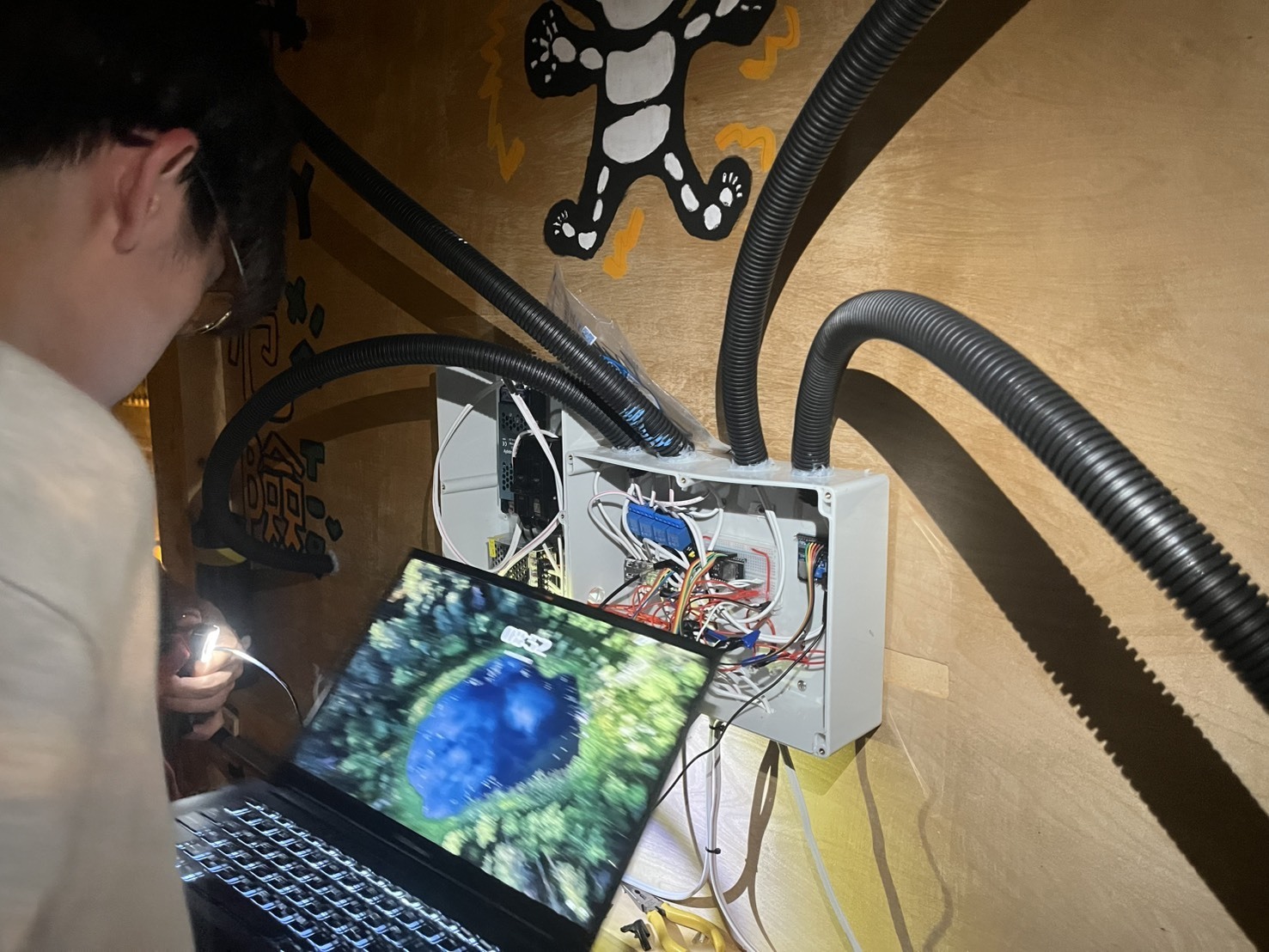They programmed electronic circuits to make the guide wall more interactive.