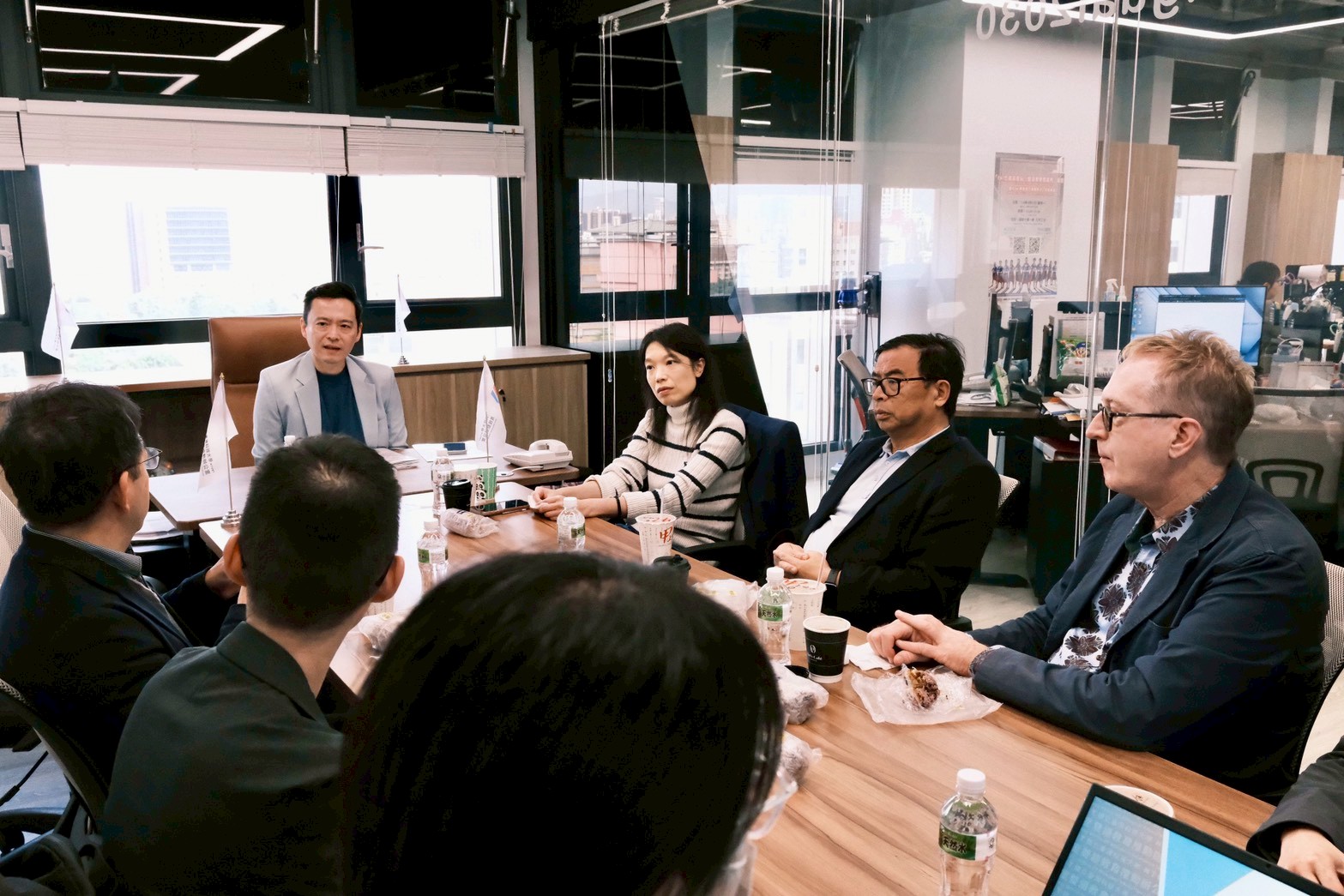 Group photo of the humanities lecture session.