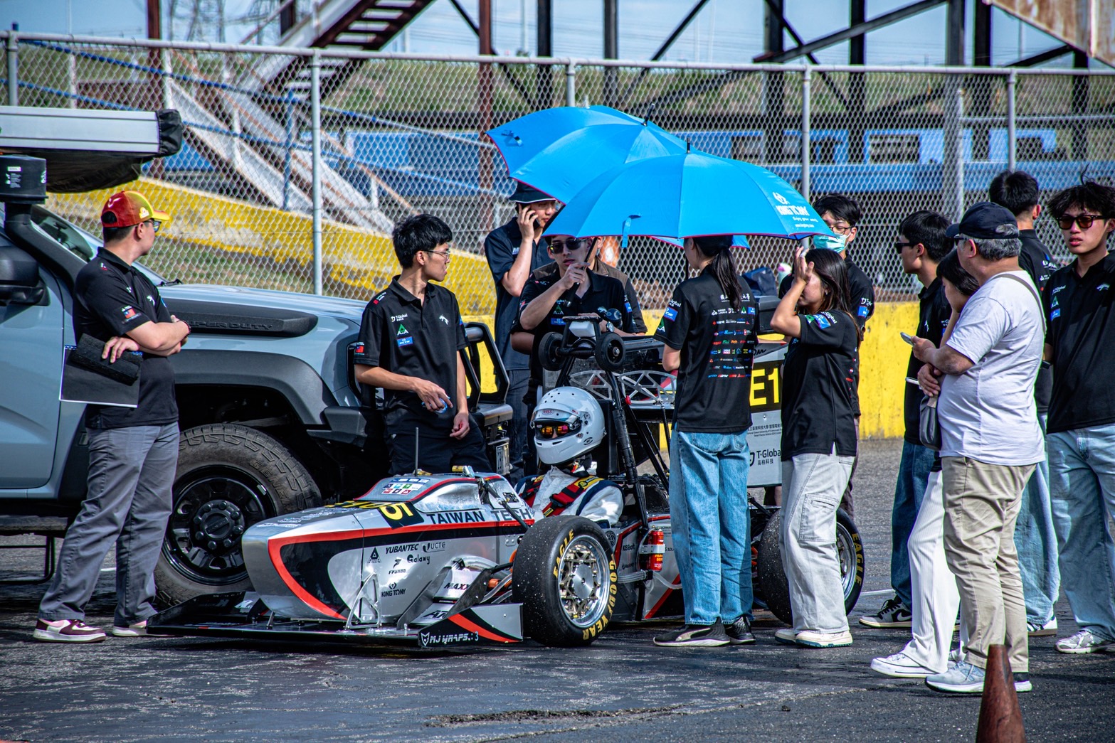 Pre-race team discussion.