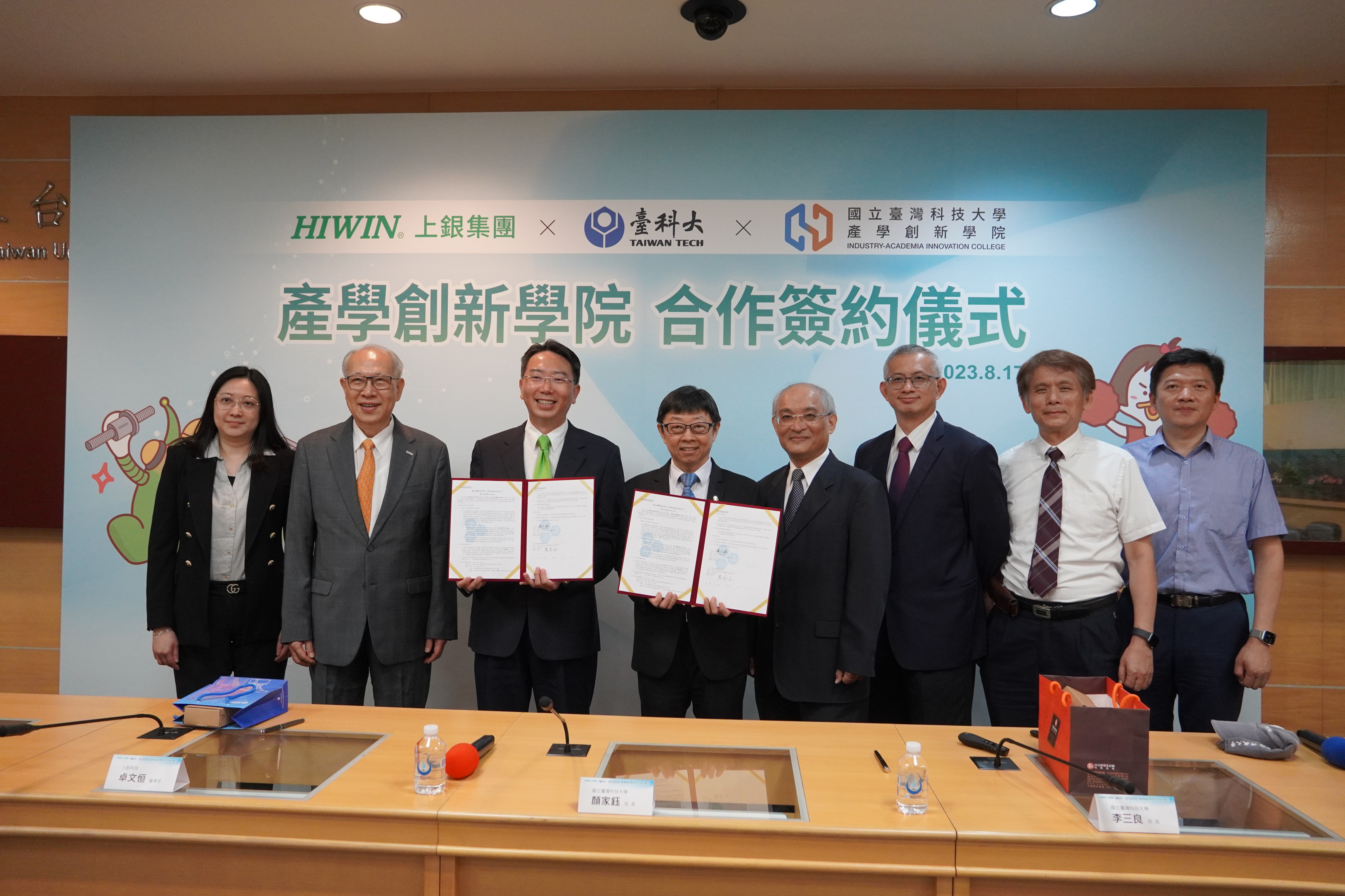 Group photo from the Signing Ceremony. From left to right: Chairman Xiu-Yu Zhu of Grand Silver Microsystem, Founder Mr. Yong-Cai Zhuo of HIWIN, Chairman Wen-Heng Zhuo of HIWIN, President Jia-Yush Yen of Taiwan Tech, Dean San-Liang Li of the Industry-Academia Innovation College at Taiwan Tech, Chief Technology Officer Huang-Ren Qiu, Industry-Academia Liaison Cheng-Fa Yang, and Executive Secretary Zheng-Xiu Lu of Taiwan Tech.