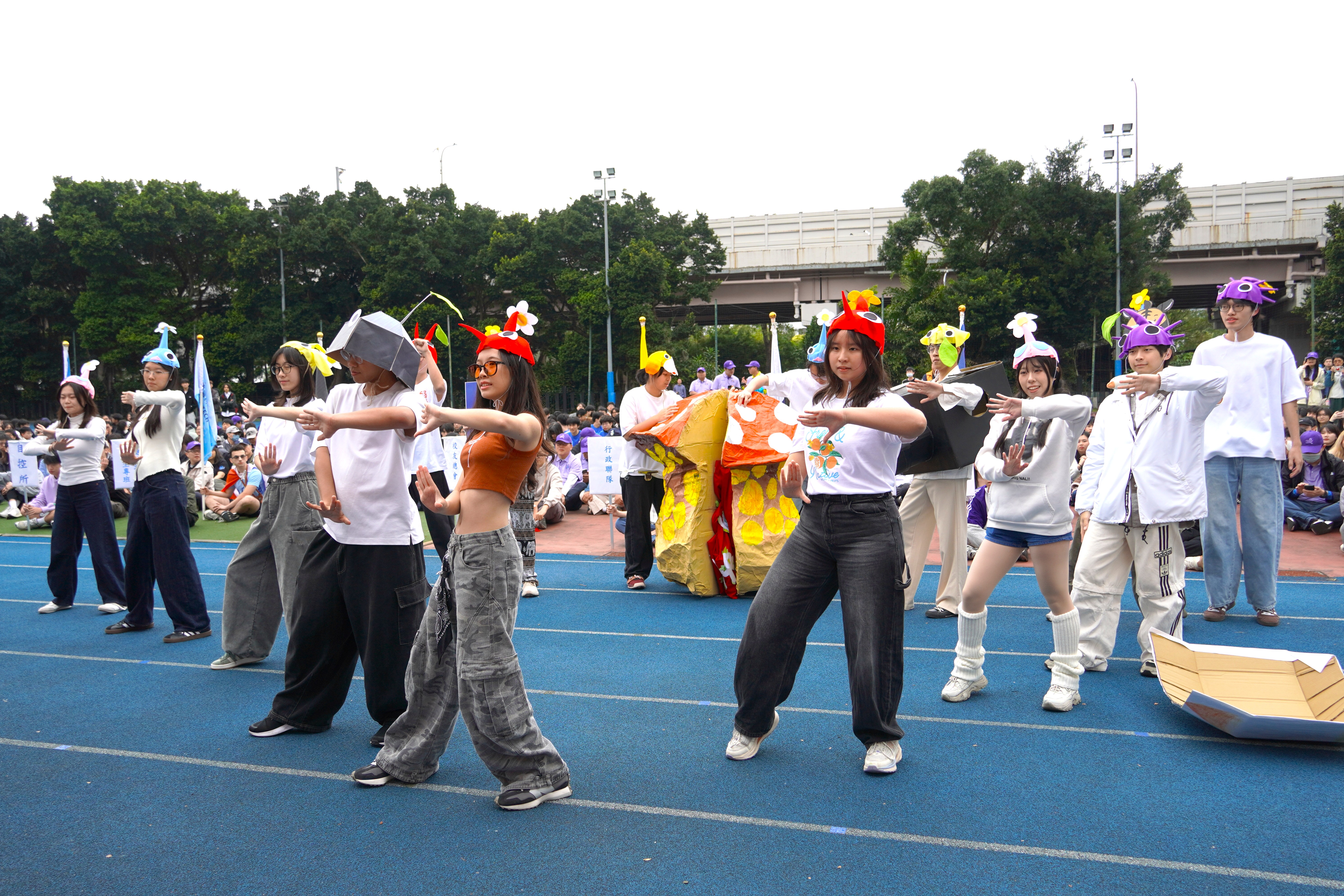 The Department of Design incorporated the popular mobile game Pikmin into a lively and creative dance performance.