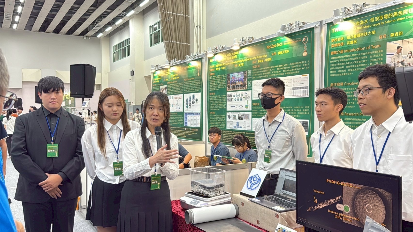 Professor Wei-Song Hung’s team presented their competition project.