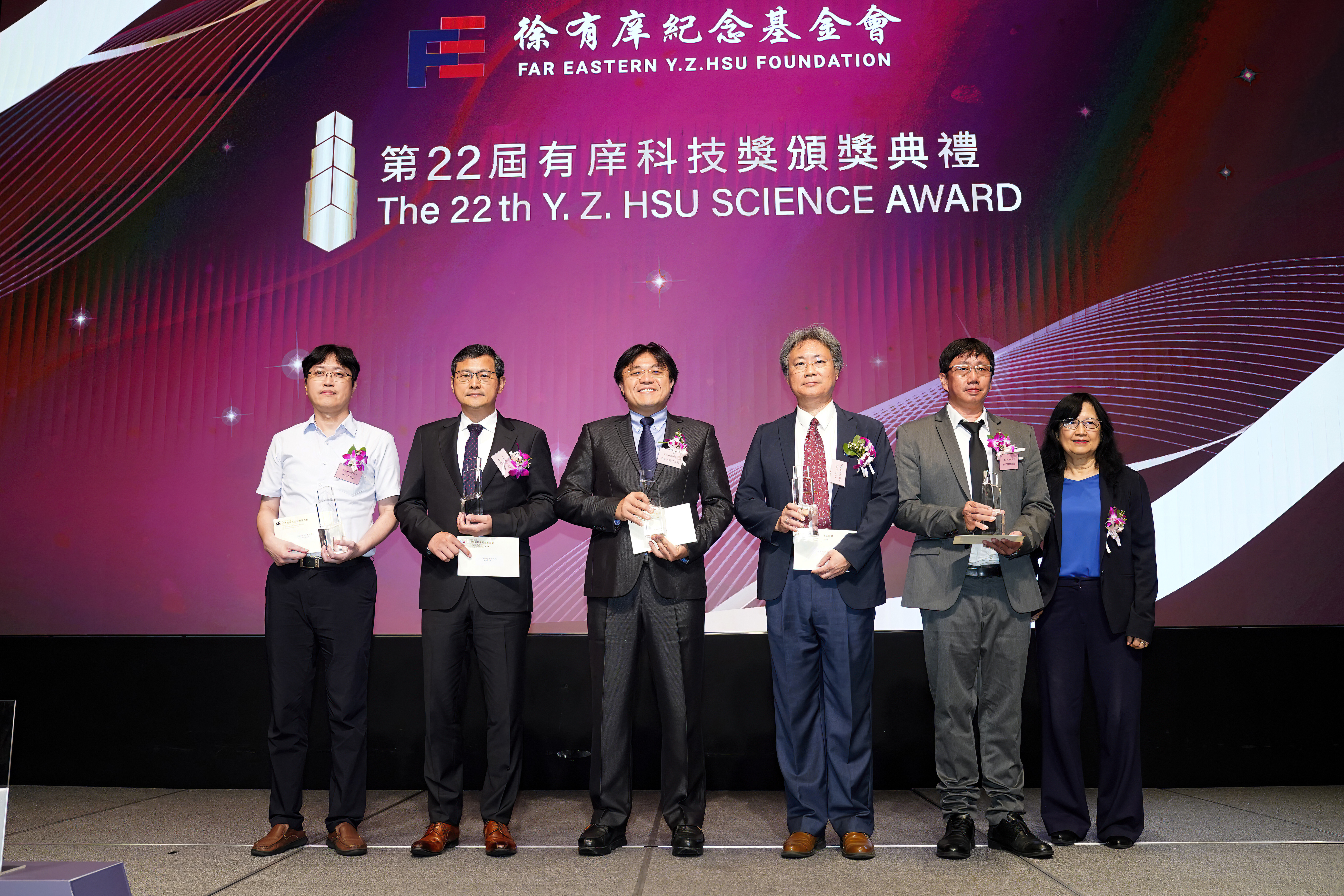 Taiwan Tech Distinguished Professor Fu-Ming Wang (3rd from left) developed a “Lithium Battery Cathode Material Preparation Method”, winning the 2024 Y. Z. Hsu Science Award.