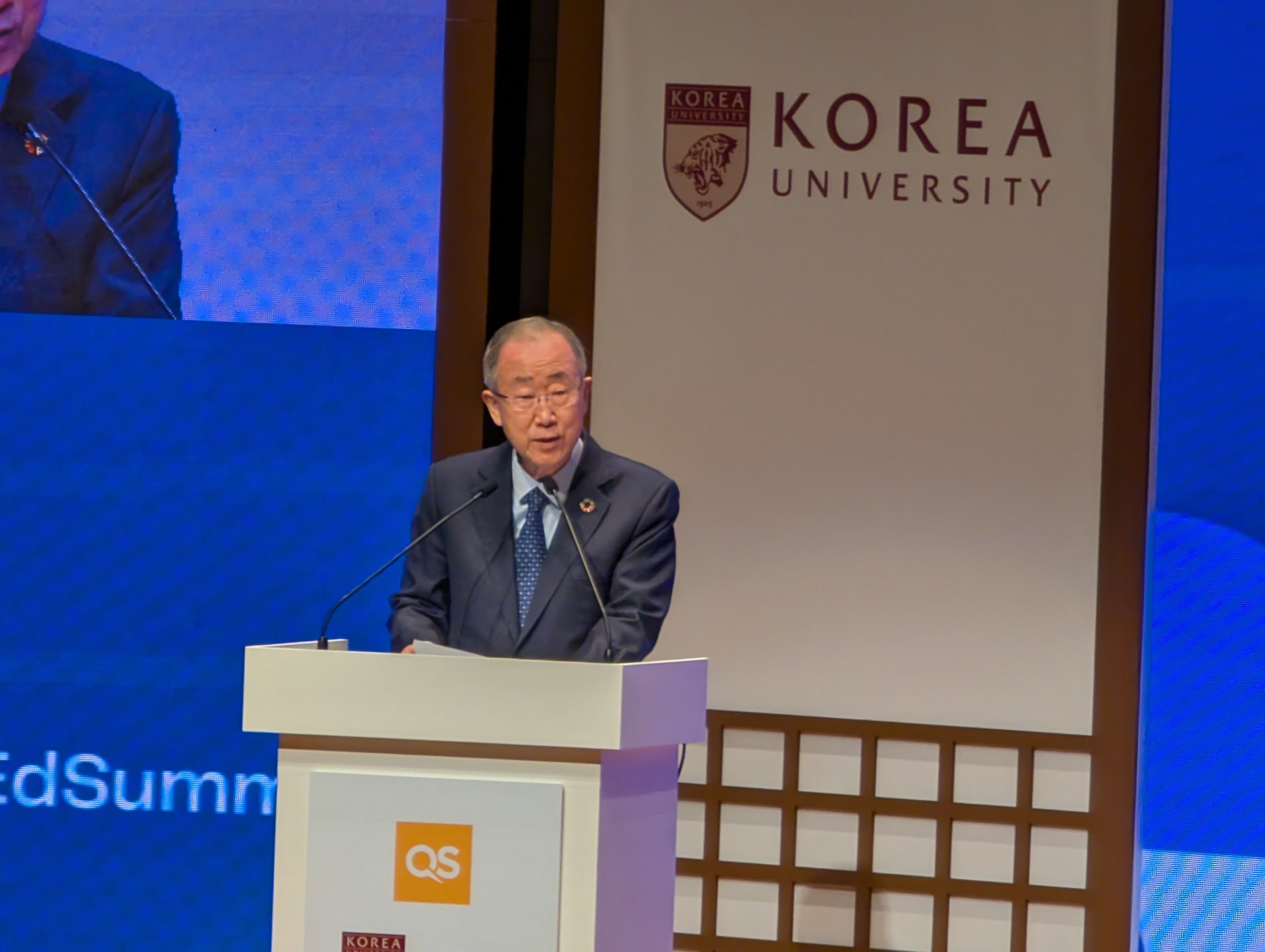 In his opening keynote, former United Nations Secretary-General Ban Ki-moon stated that the world is facing challenges such as climate change, widening inequality, technological transformation, and geopolitical tensions, and that only through international, intergenerational, and interdisciplinary cooperation can sustainable solutions be found.