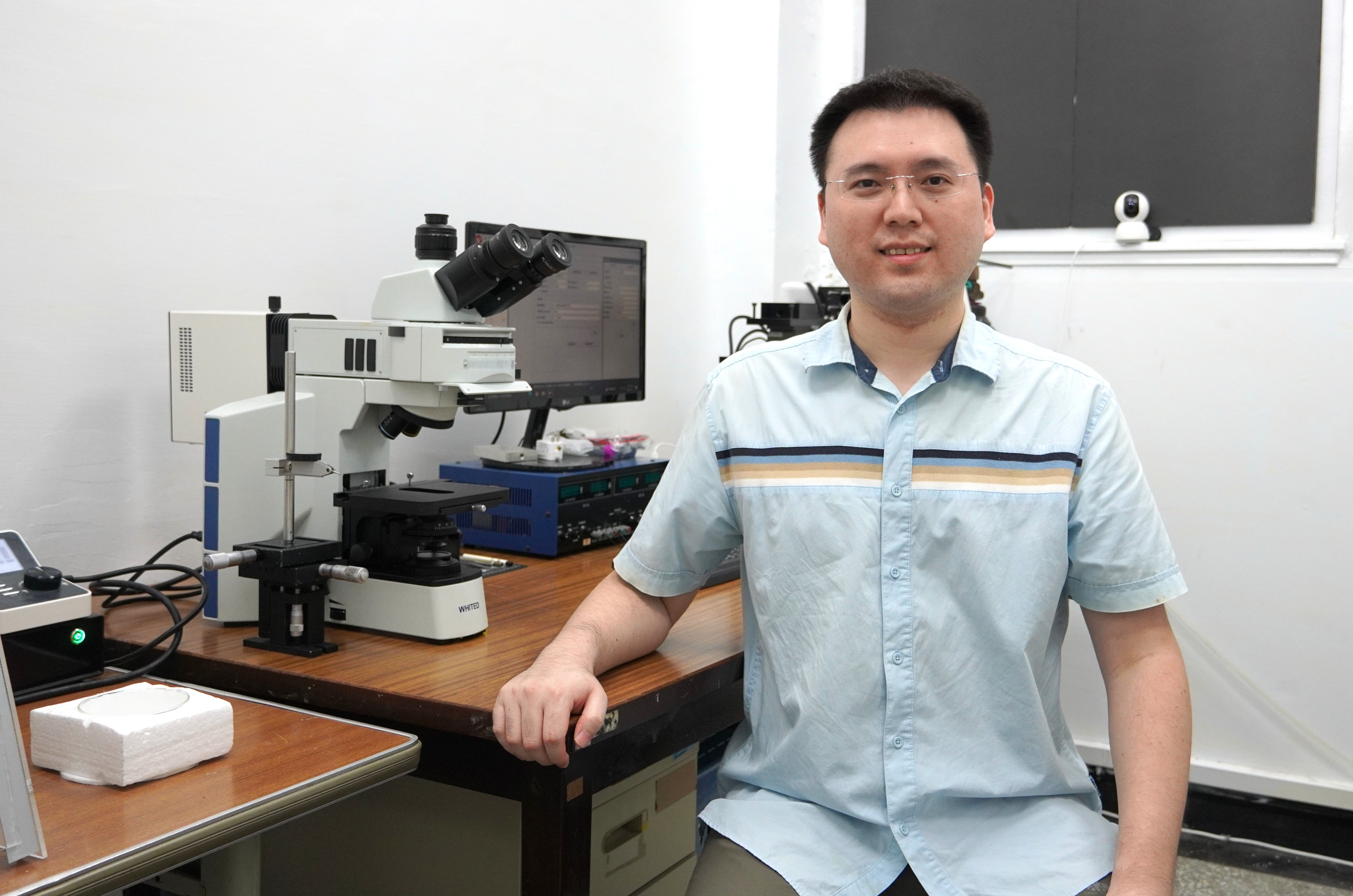 Hsiu-Yang Tseng, an associate professor in the Department of Mechanical Engineering at Taiwan Tech, has integrated advanced micro- and nano-fabrication technologies to pursue forward-looking research centered on heat transfer and high-speed cooling. His work aims to improve thermal management efficiency and has resulted in several key innovations, including boiling heat-transfer and high-speed cooling technologies, cryopreservation methods, and microfluidic diagnostics. He was honored with the 2025 Ta-You Wu Memorial Award for these achievements.