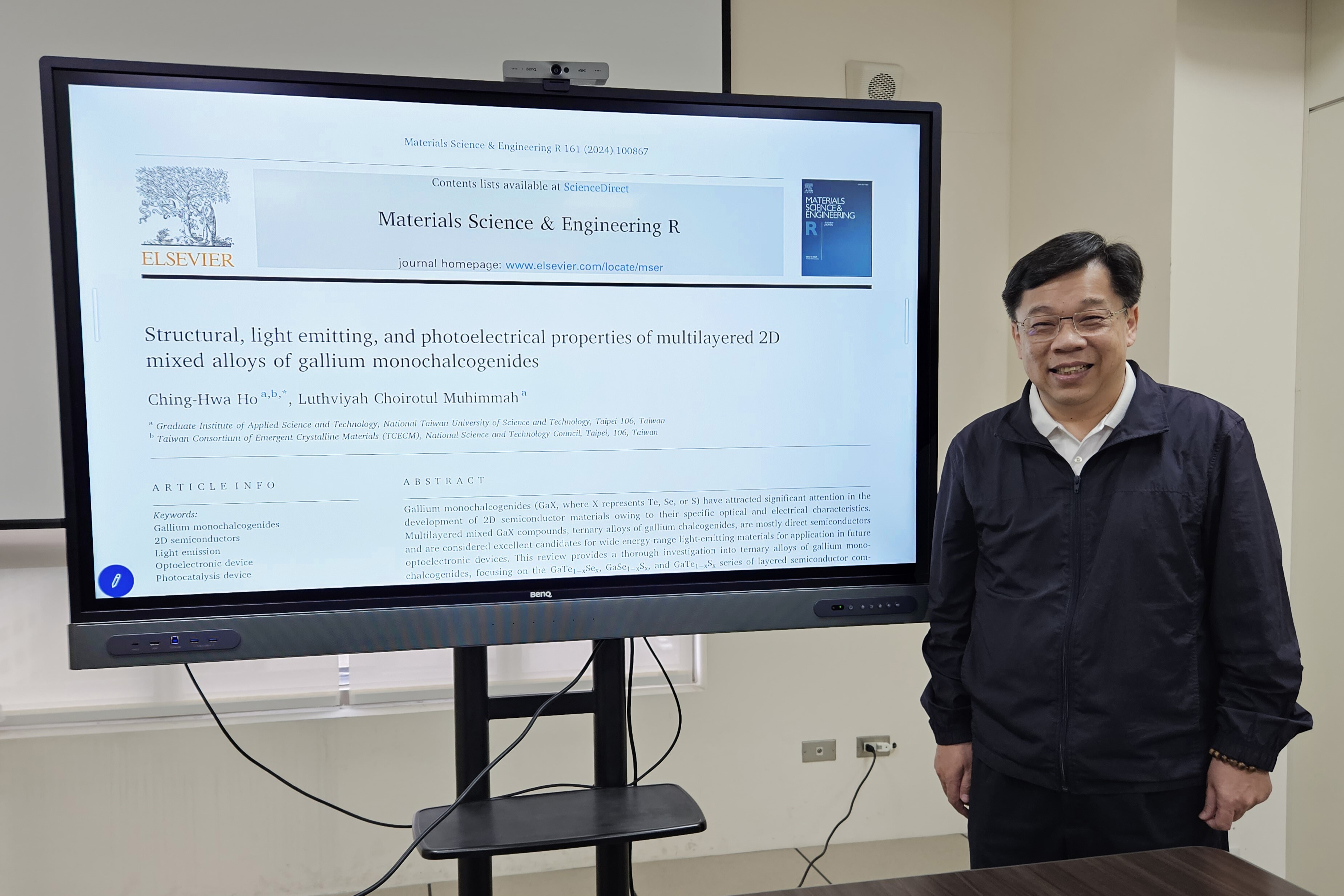 Professor Ching-Hwa Ho, Distinguished Professor at the Gradaute Institute of Applied Science and Technology, Taiwan Tech, has integrated his long-term research findings to conduct an in-depth study on the preparation methods, crystal structures, and physical properties of mixed alloys composed of gallium and chalcogen elements. The related research results have been published in the high-impact journal “Materials Science and Engineering: R: Reports”.