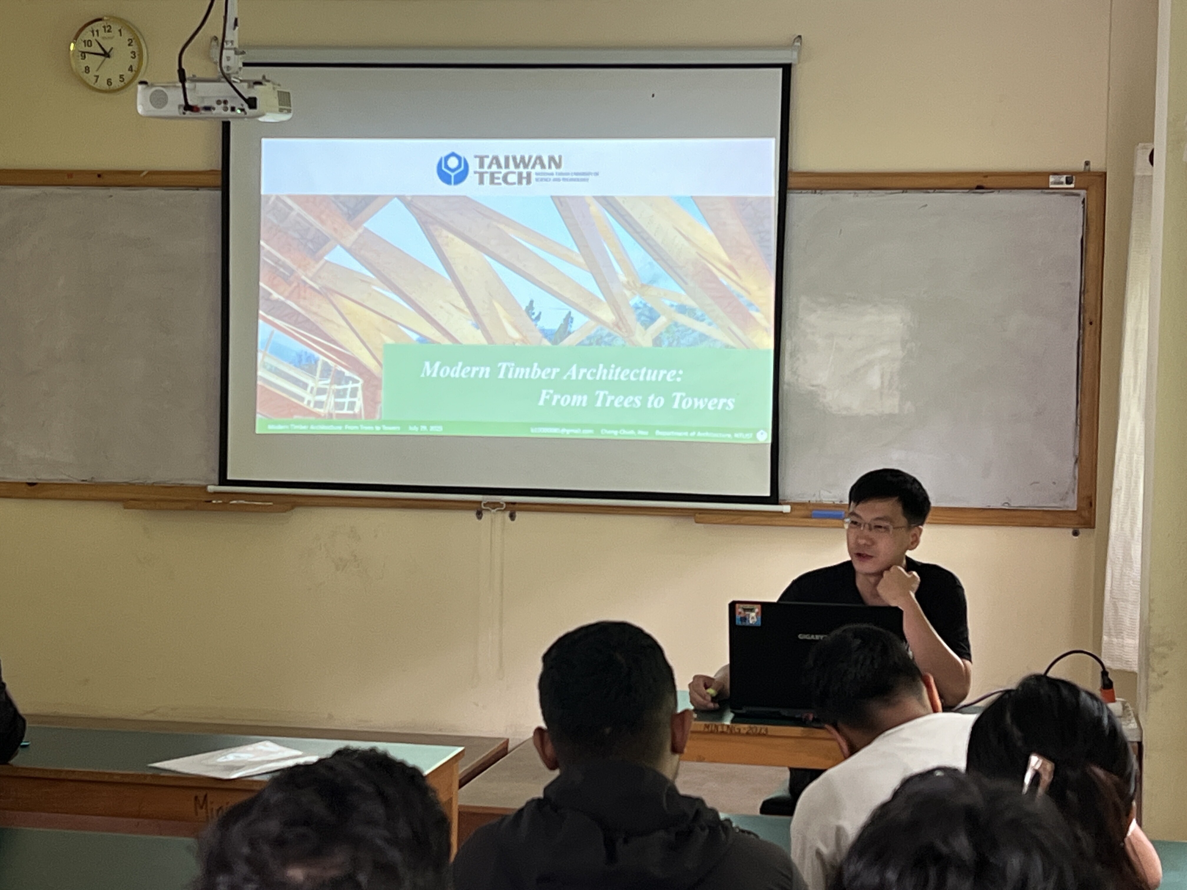 Taiwan Tech Ph.D. candidate Chen-Chieh Hsu from the Department of Architecture delivers a special lecture at the Graduate Institute of Civil Engineering, Kathmandu University.