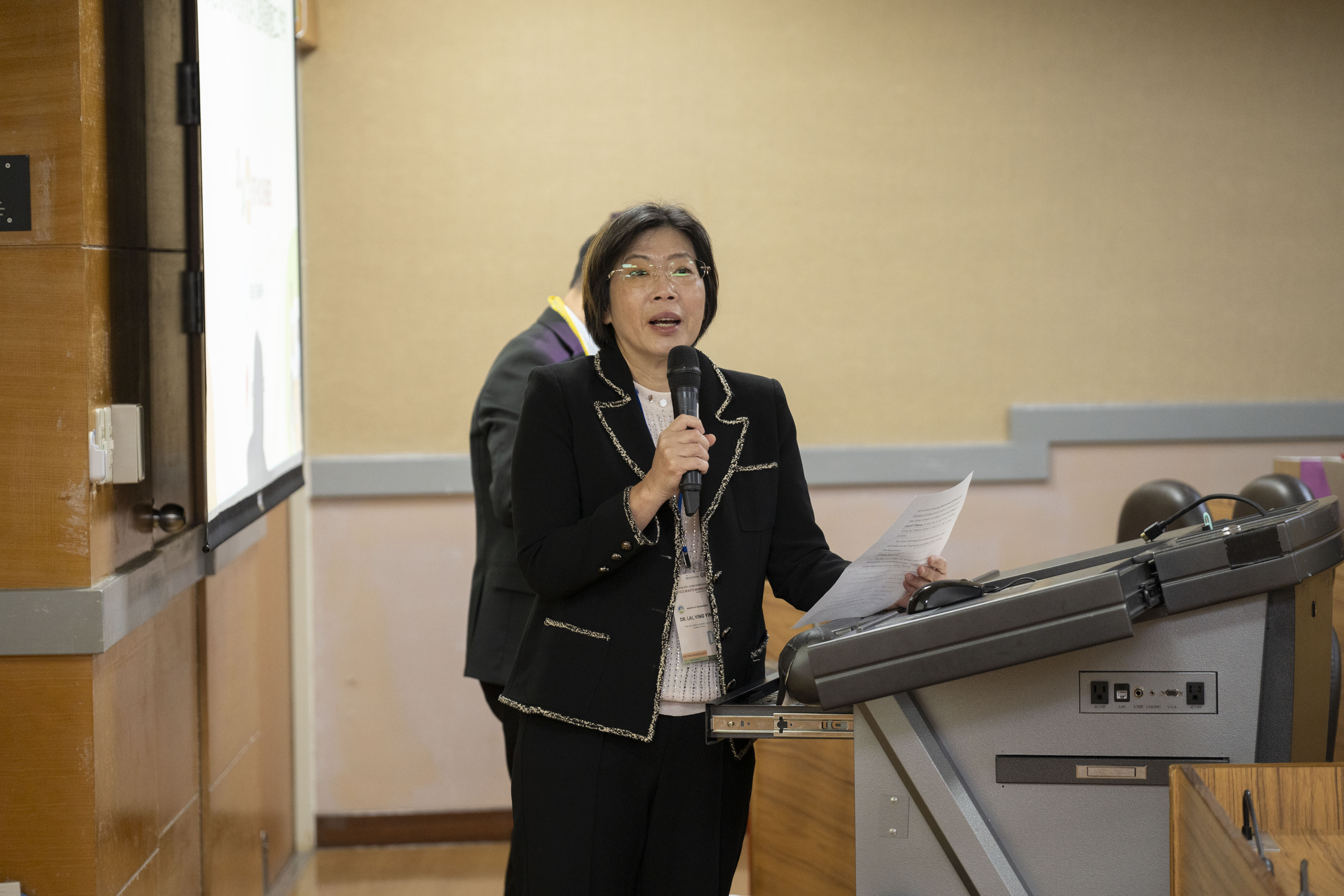 Director Ying-Ying Lai of the Resource Recycling Department, Ministry of Environment, delivered the opening speech at the event.