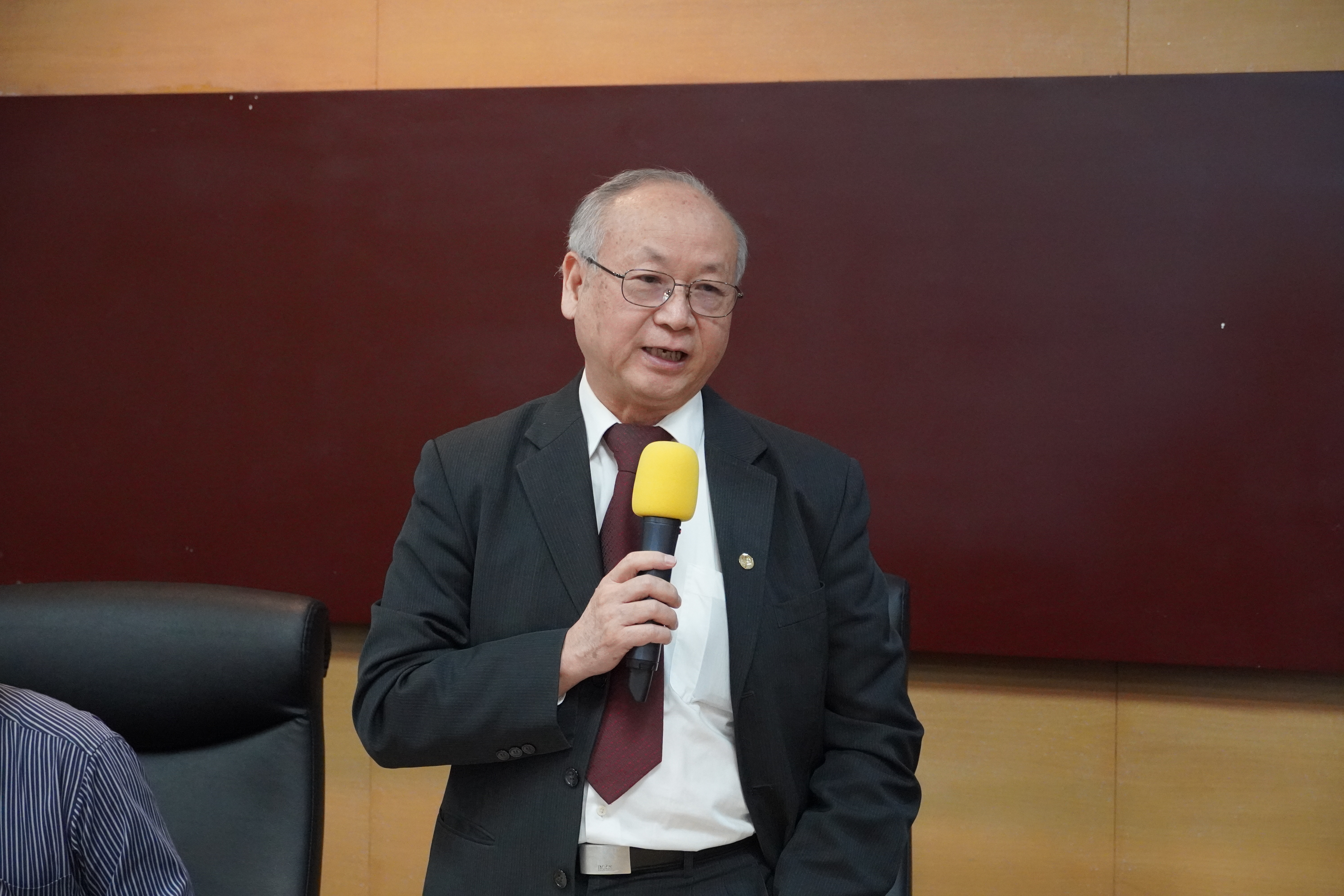 Acon-Holding Inc. General Manager Hung-Yi Chen introduces Acon-Holding Inc.