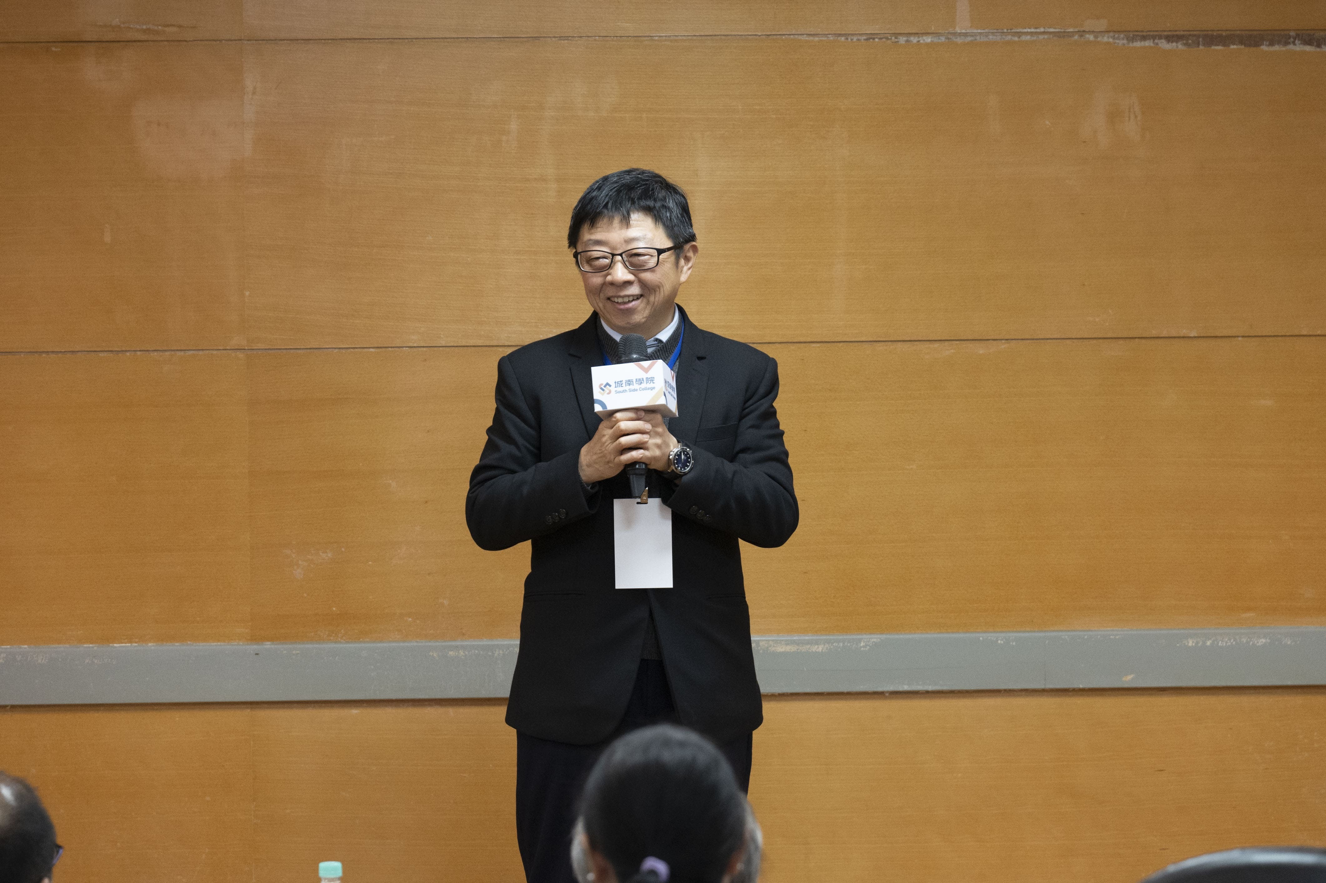 Taiwan Tech President Jia-Yush Yen delivers a speech at the South City Forum.