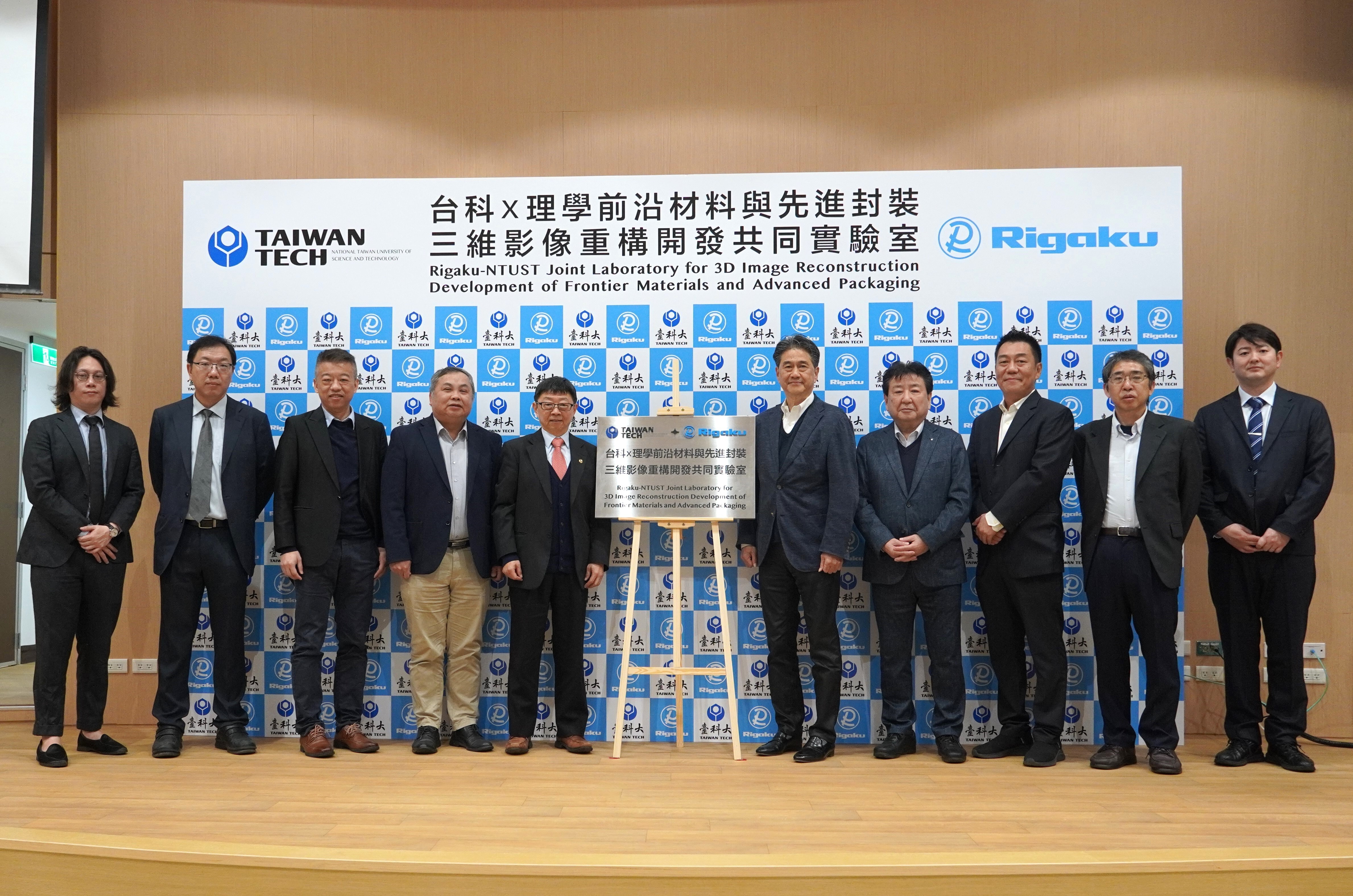 Group photo at the unveiling ceremony.