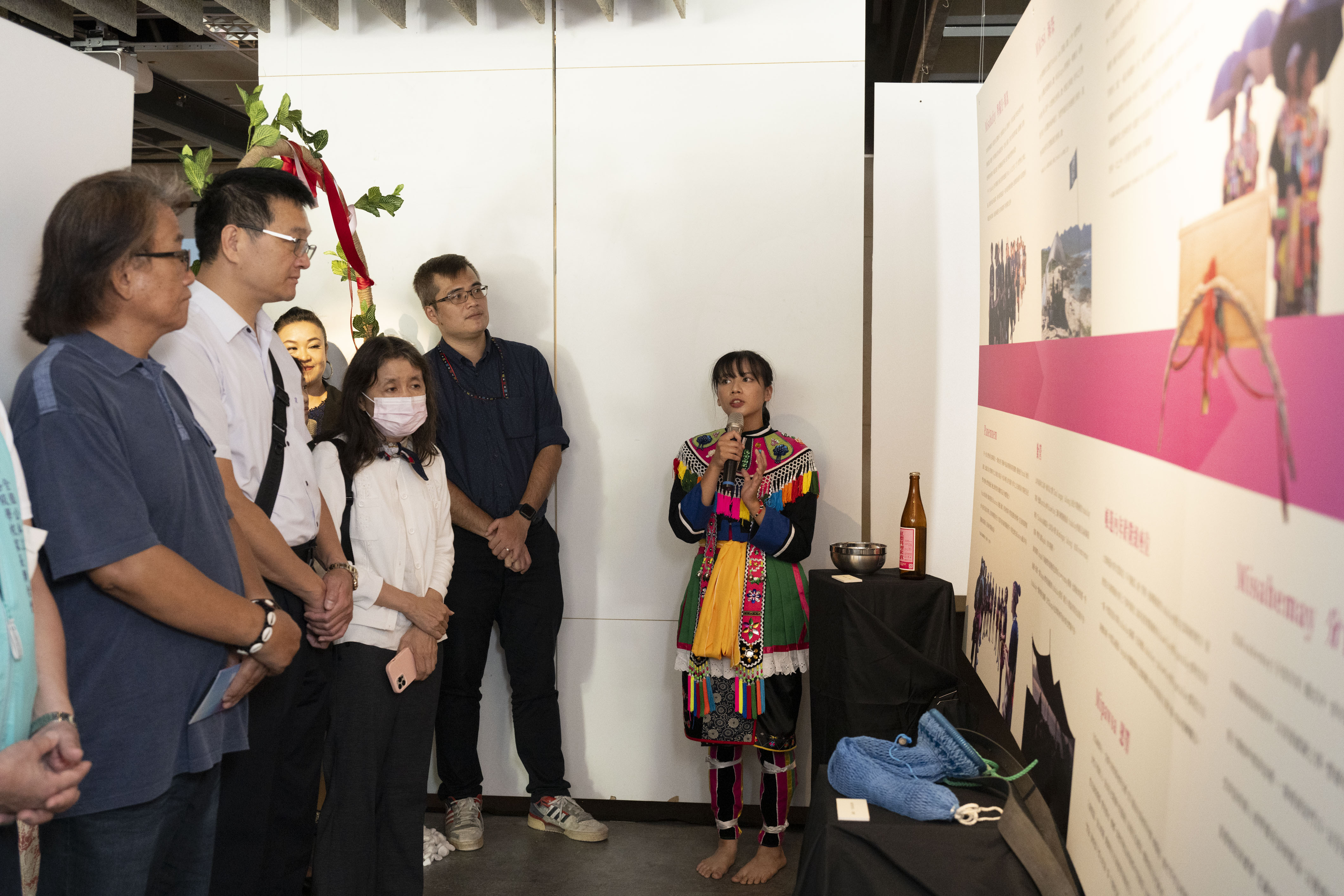 “Sacrifice” features items used in daily life and ceremonies of the Marlan tribe. Through text and imagery, it guides viewers step by step to understand the Kiloma’an (New Year festival).