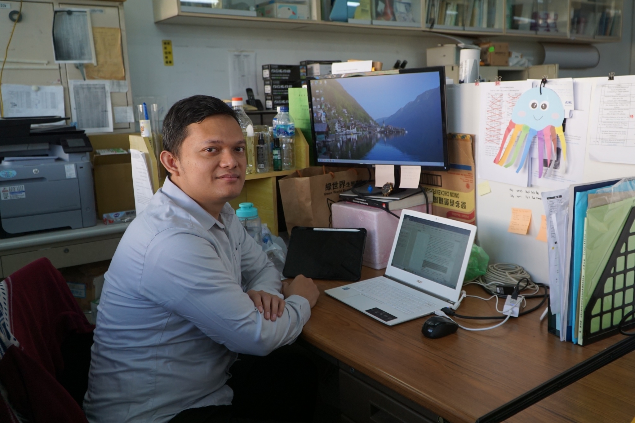 Andromeda Dwi Laksono, a Ph.D. student in the Department of Materials Science and Engineering, is researching soldering materials for electronic packaging. On the desk in his research laboratory hangs an arts and crafts piece made by his 5-year-old son who resides in Indonesia.