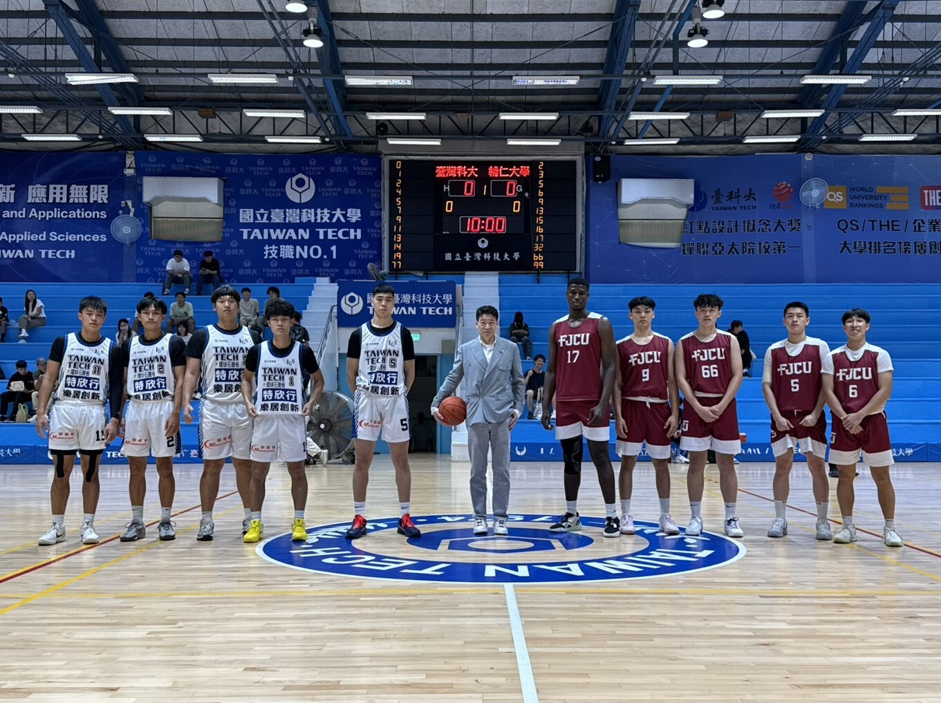 On October 16, Chairman and CEO Hsiang-Lin Shen served as the guest of honor to tip off Taiwan Techs home game against Fu Jen Catholic University in the “CBL University Basketball Home & Away Invitational,” actively cheering on the players.