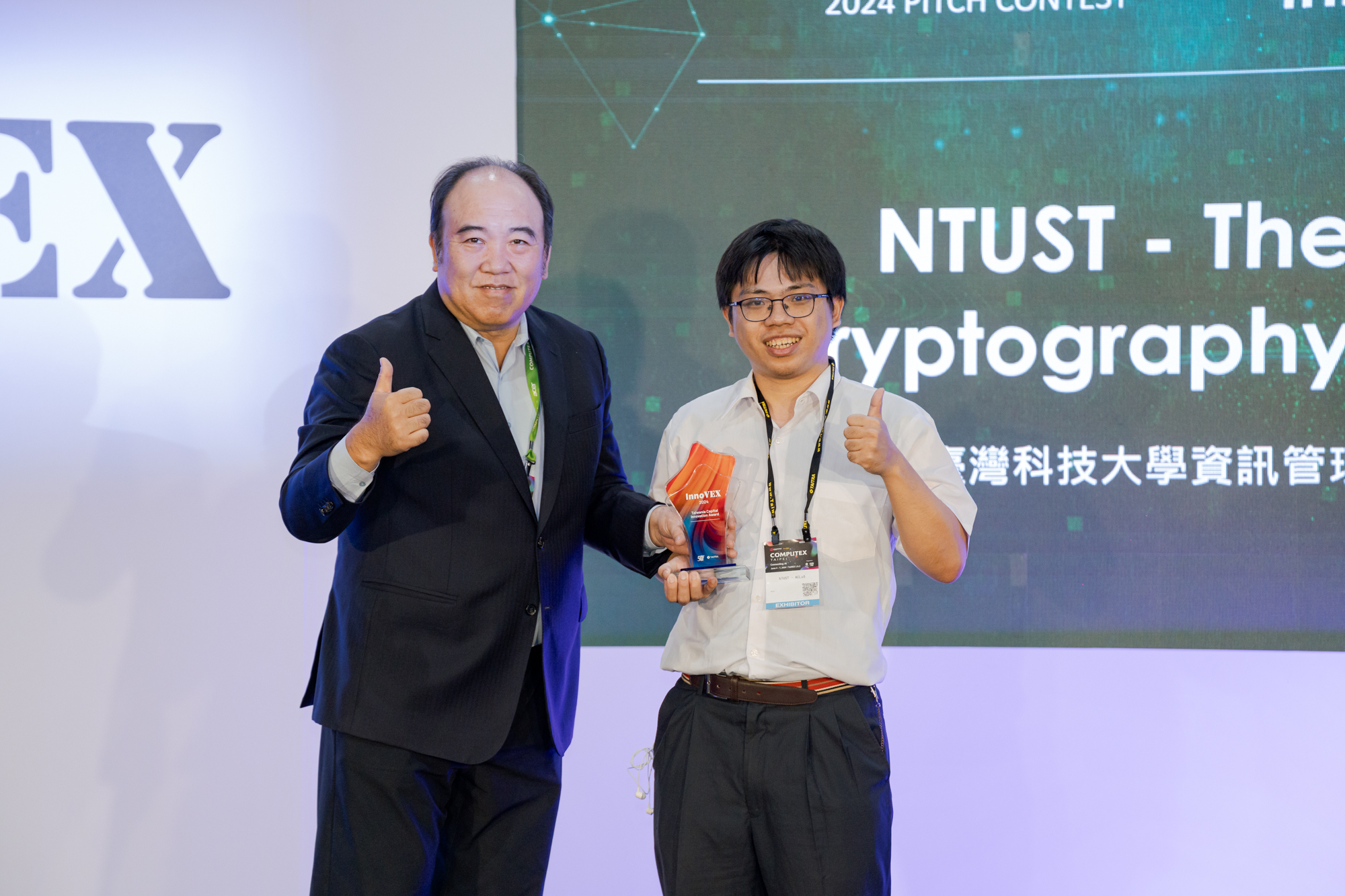 Professor Jheng-Jia Huang’s lab team from the Department of Information Management at Taiwan Tech participated in the InnoVEX 2024 startup competition and won the Taiwania Capital Innovation Award. Pictured on the right is team member Wen-Yen Dai, a Ph.D. candidate at the Department of Information Management.