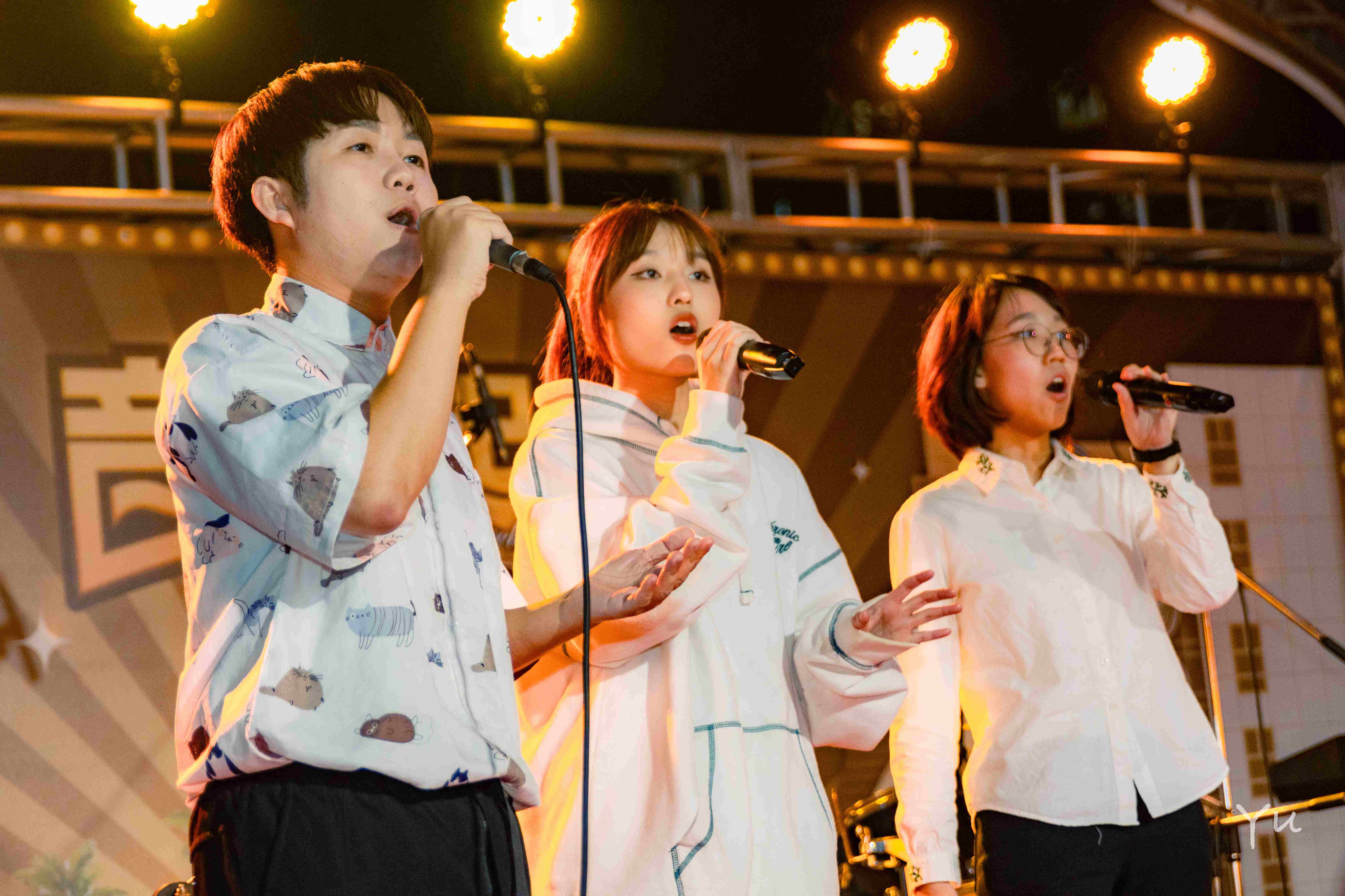 The New Century Choir performed iconic hits “My Heart Will Go On” and “Tomorrow Will Be Better.”