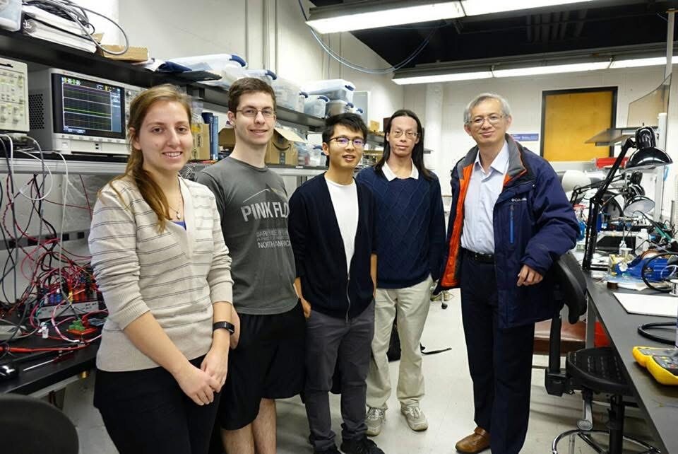 Professor Huang-Jen Chiu (first from right) and his research team have recruited many outstanding international students. He also encourages Taiwan's vocational students will not limit themselves to a certain field, but actively improve their foreign language skills, broaden their international perspectives, and enhance their competitiveness.