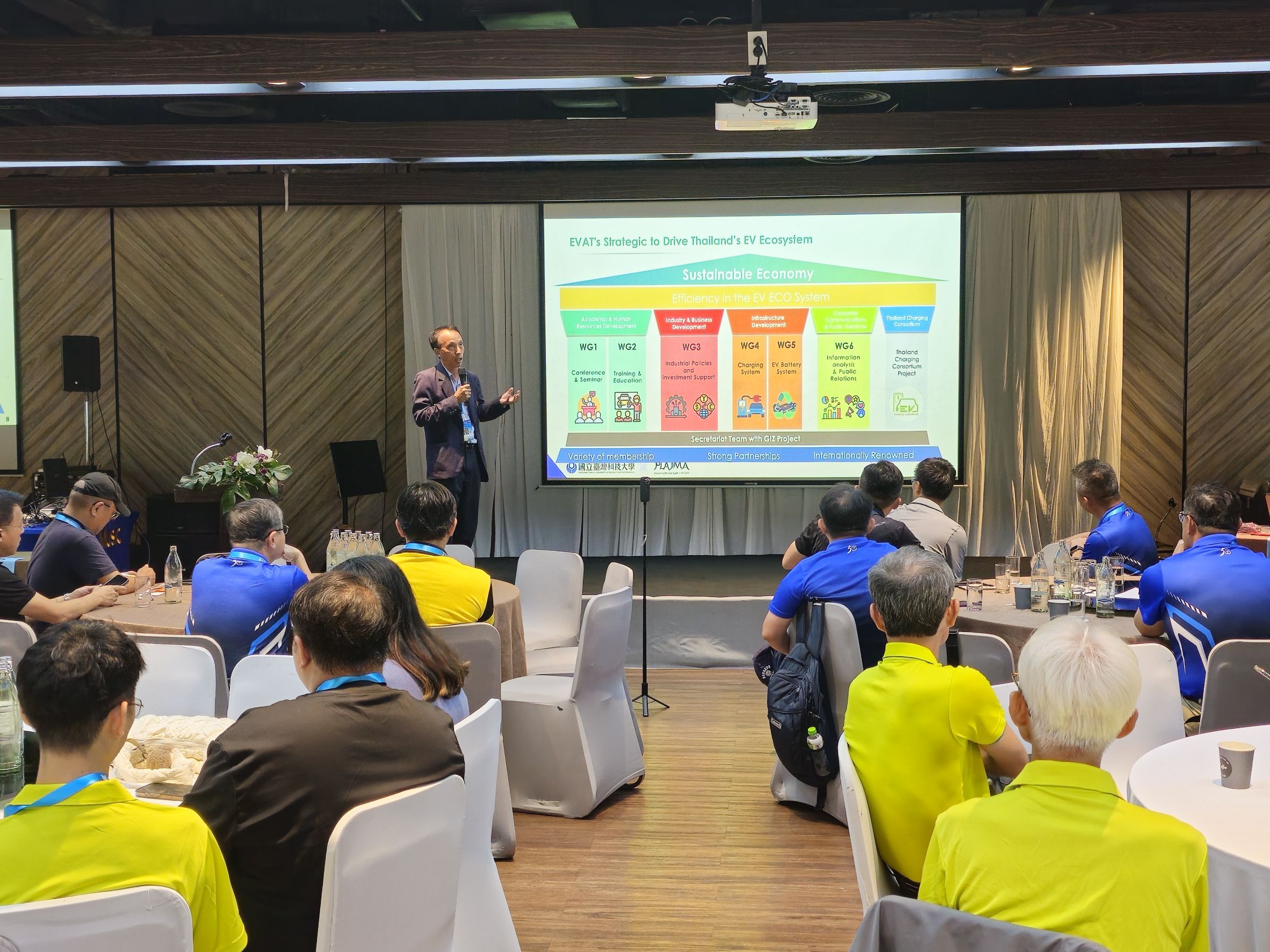 Thai electric vehicle expert Dr. Thongvhai Jinaphan delivered a keynote presentation titled “Current Status and Outlook of the Thai Electric Vehicle Market.”