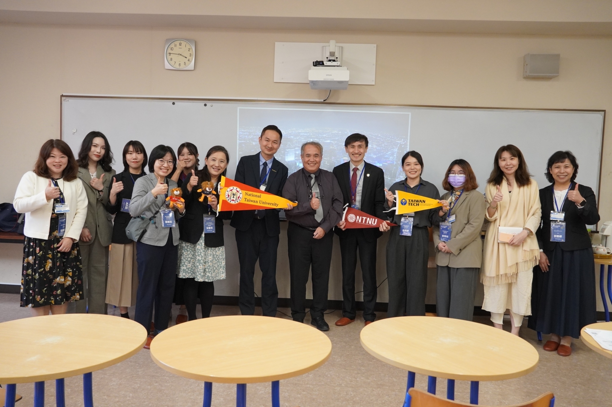 Taiwan Tech, along with National Taiwan Normal University (NTNU) and National Taiwan University (NTU), recently visited the Kansai region in Japan to host a series of information sessions and promotional events. Pictured on the right (6th from the left) is Nishida Kikuo, Principal of Doshisha International High School.