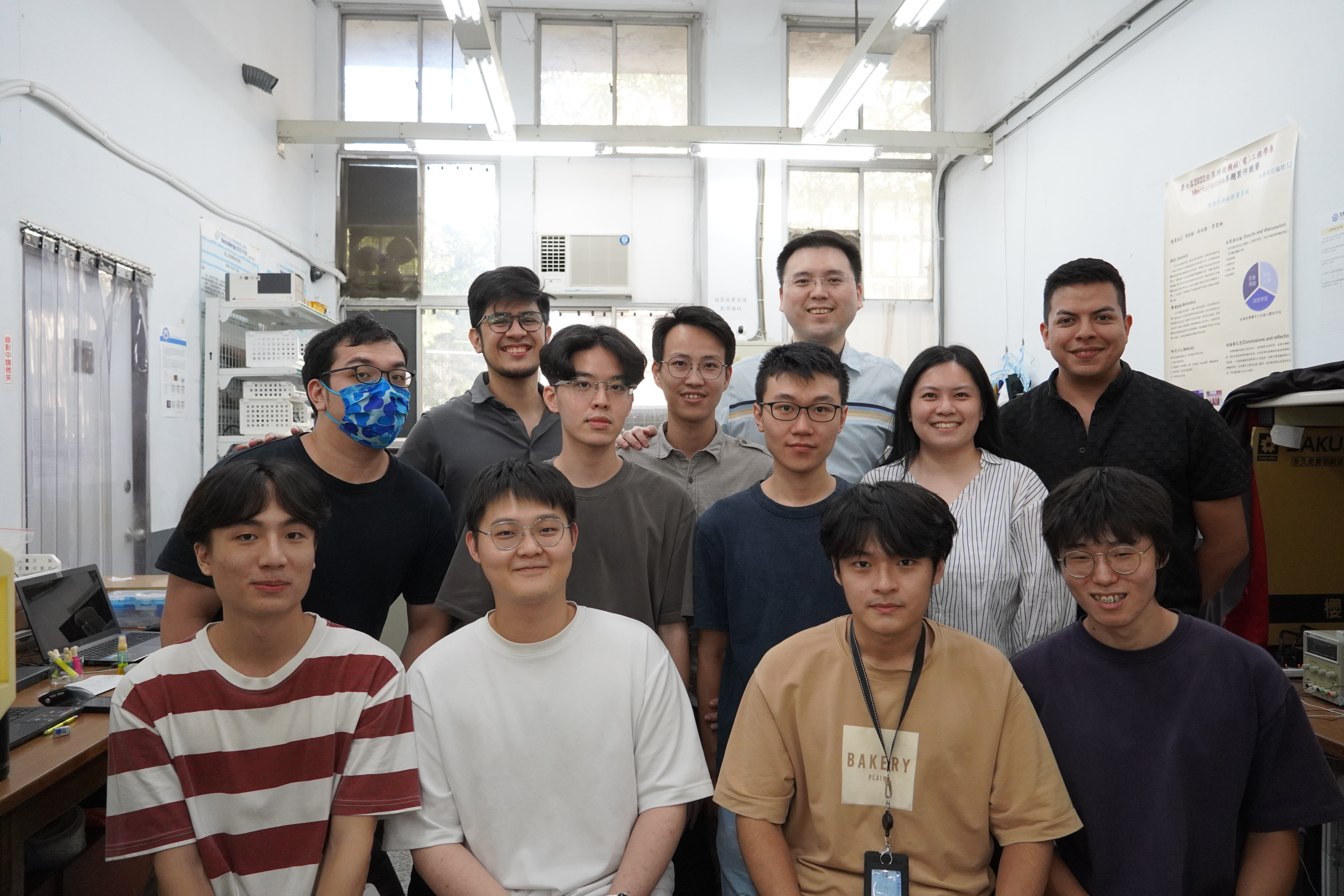 Hsiu-Yang Tseng’s laboratory includes four doctoral students, six master’s students, and six part-time master’s students, among them doctoral students from Nicaragua and El Salvador.