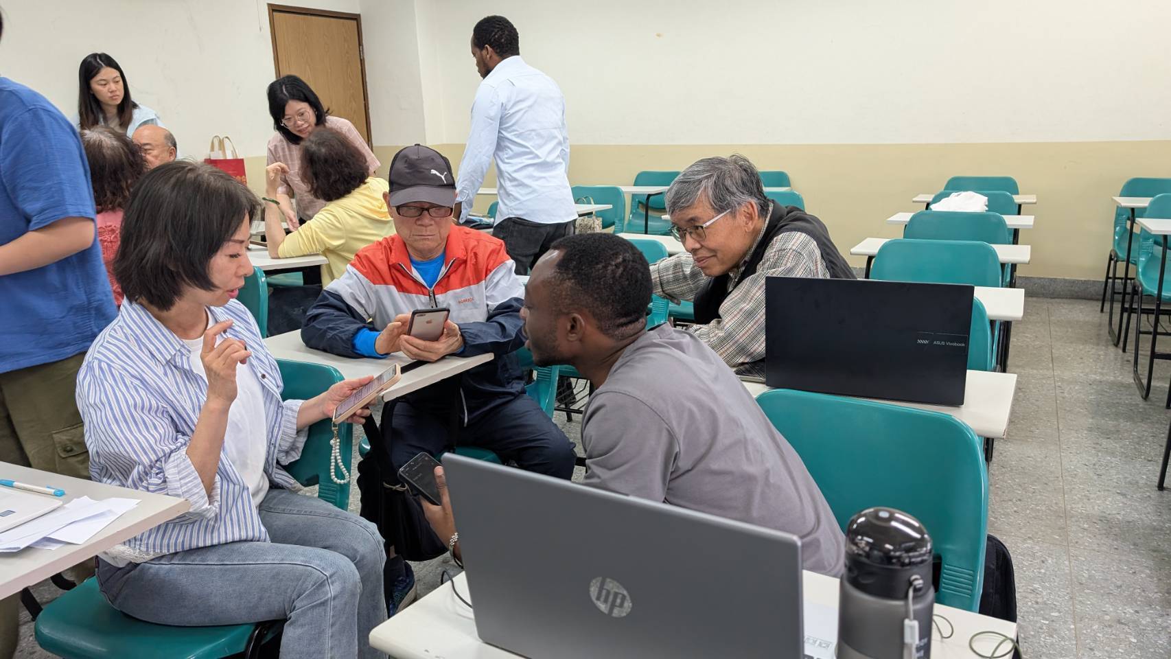 Taiwan Tech’s Evergreen Academy brings together international students and senior learners under the theme “Sharing the AI Era,” using AI tools to co-create bilingual life story picture books and touching videos.
