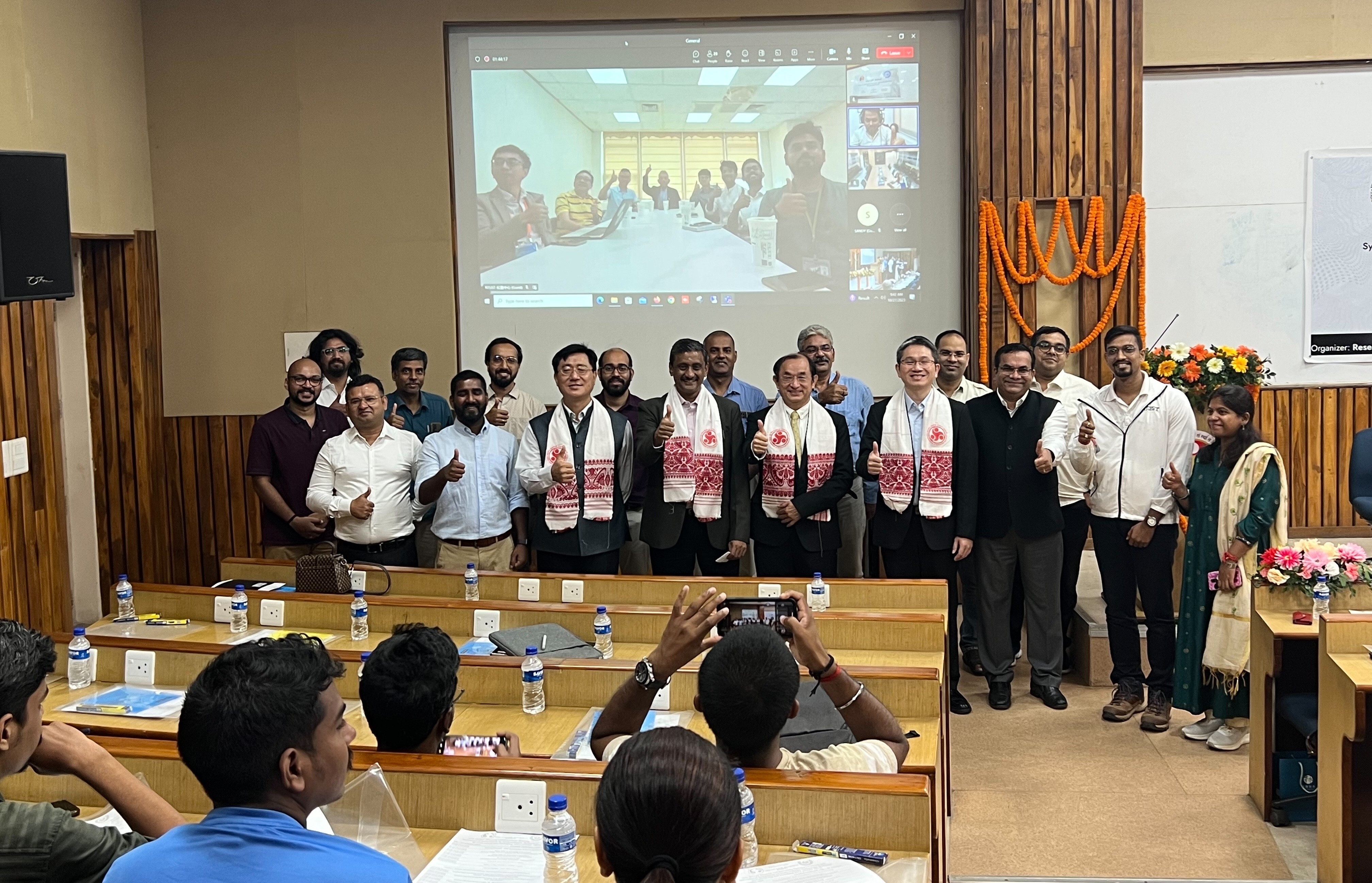 Taiwan Tech and the Indian Institute of Technology Guwahati (IIT Guwahati) took a group photo during the online “2023 Semiconductor Technology, Advanced Manufacturing, and Packaging International Symposium (STMP 2023)”.