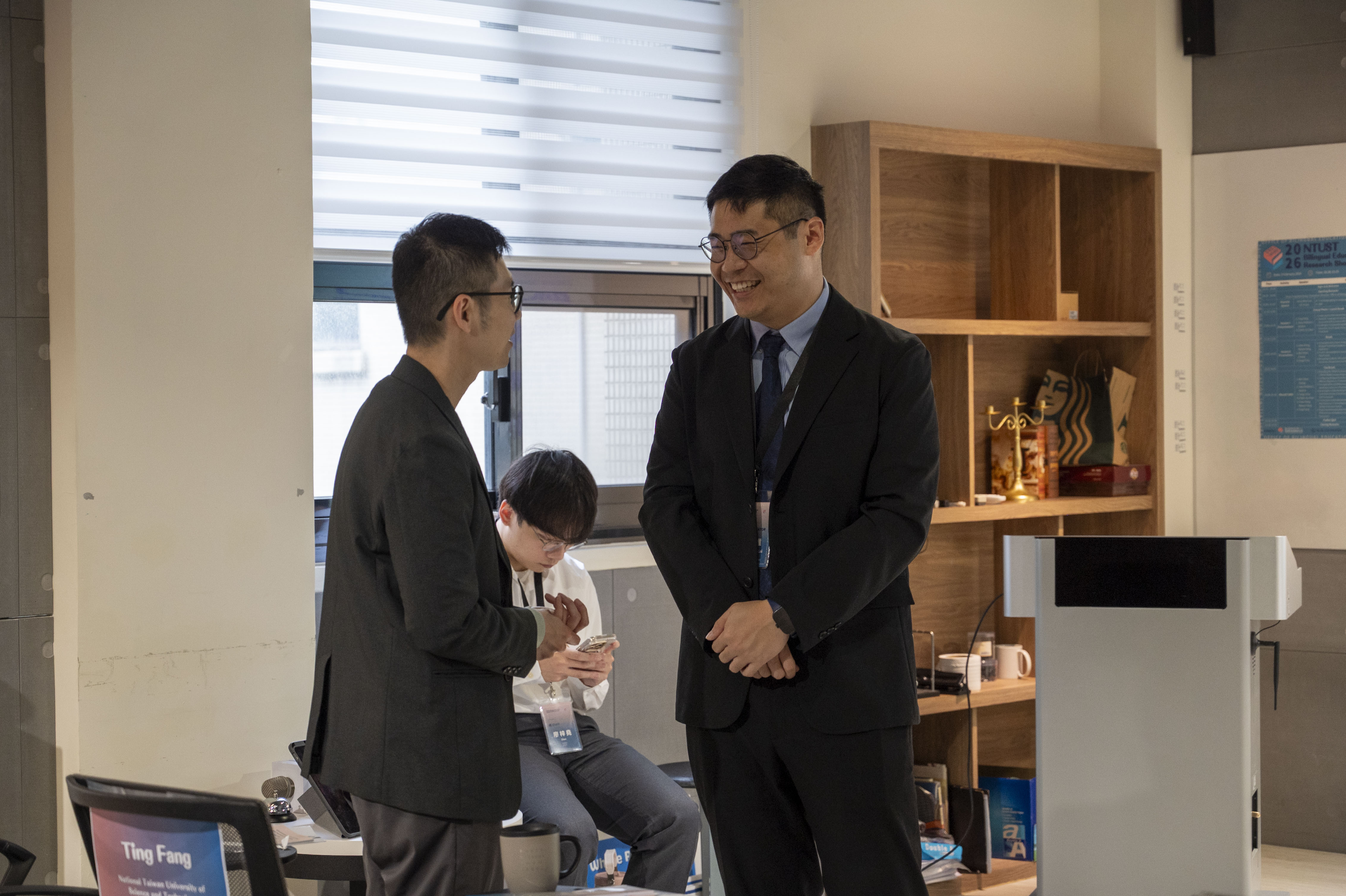 At the conference, Ting Fang, Assistant Professor at the Language Center, and Kuo-Wei Lai, Lecturer from the Foreign Language Education Division of the Office of Academic Affairs at National Taiwan Normal University, exchanged insights on bilingual education research and teaching practices.