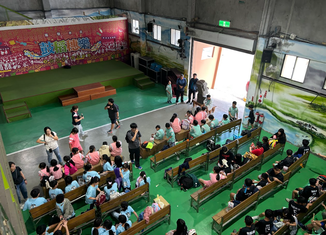 The current stage space at the Rice Country School has gradually faced issues of facility aging, insufficient space, and restricted flexibility, urgently requiring comprehensive planning and design updates to meet diverse public and cultural revitalization needs.