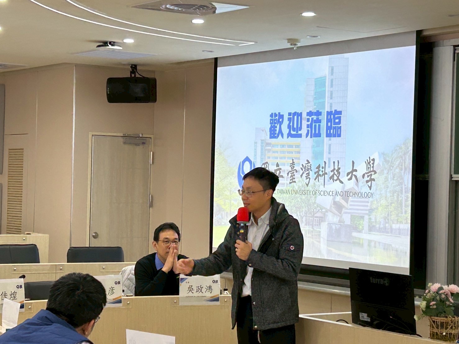 Dean Yu-Chung Tsao of the School of Management at Taiwan Tech delivers his acceptance speech upon election.