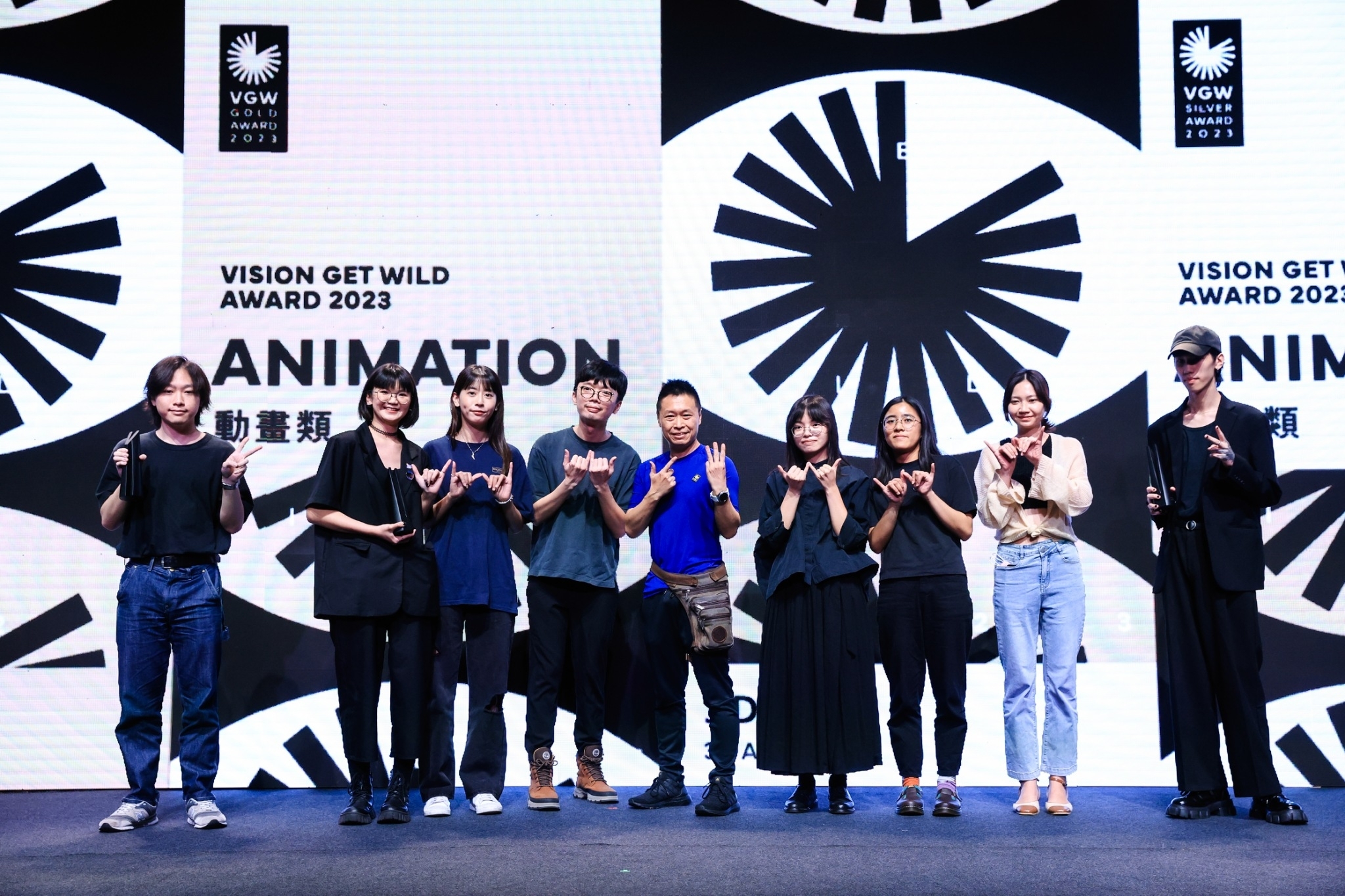 The “Eureka” of Qi-Lun Xu (first from the right) received the Bronze Award in the 3D Animation category at the " Vision Get Wild Award."
