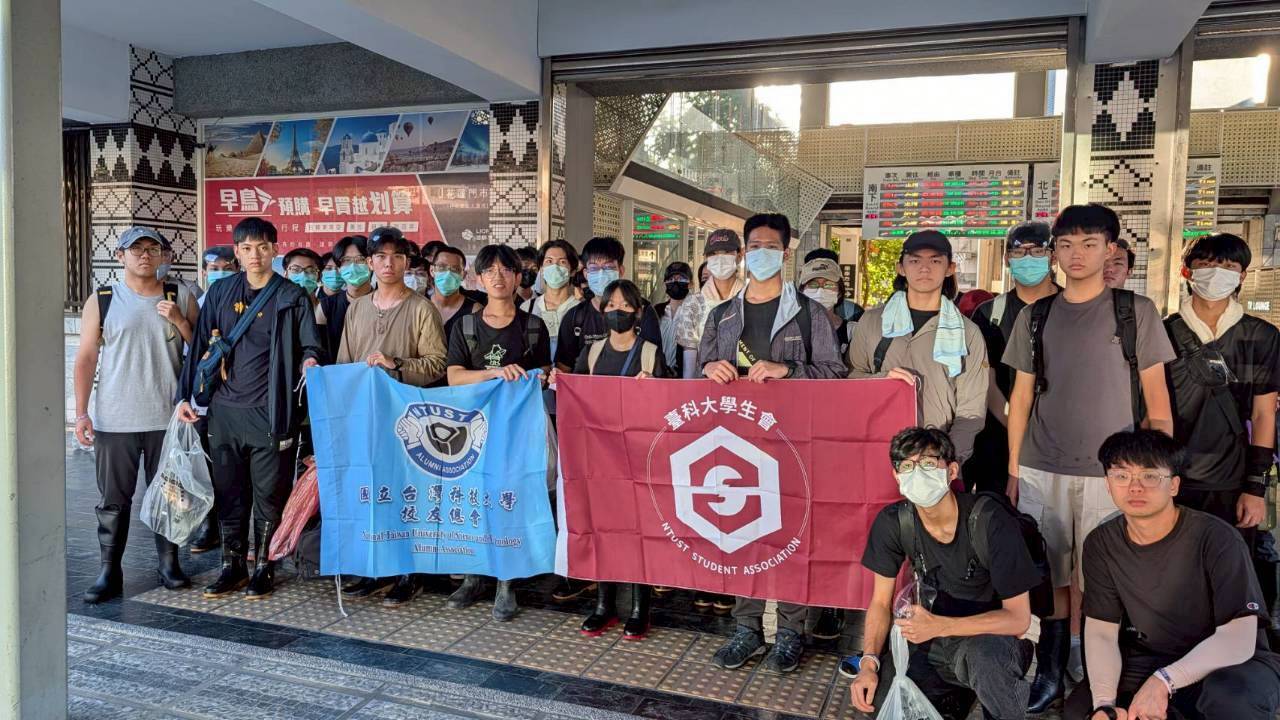 Group photo of the Taiwan Tech Student Association members at the station before departure.