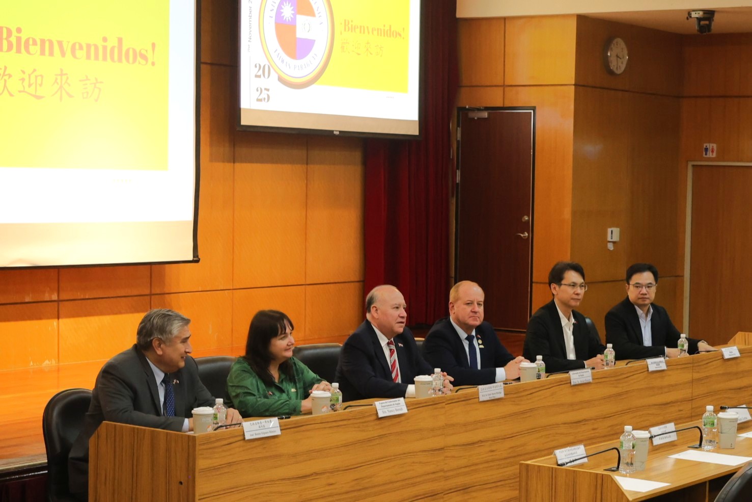 The forum not only demonstrated the Paraguayan local government’s strong commitment to advancing technology education, but also highlighted the important roles of Taiwan Tech and the Taiwan–Paraguay Polytechnic University in international higher education collaboration. From left to right: Joseph Su, First Secretary; Nancy Berndt, wife of the Governor of Itapúa Department; Da-Yao Fu, Ambassador of Paraguay to Taiwan; Javier Pereira, Governor of Itapúa Department; Shanq-Chang Juan, Director of the Taiwan–Paraguay Project Office; and Meng-Kun Liu, Director of Student Affairs.