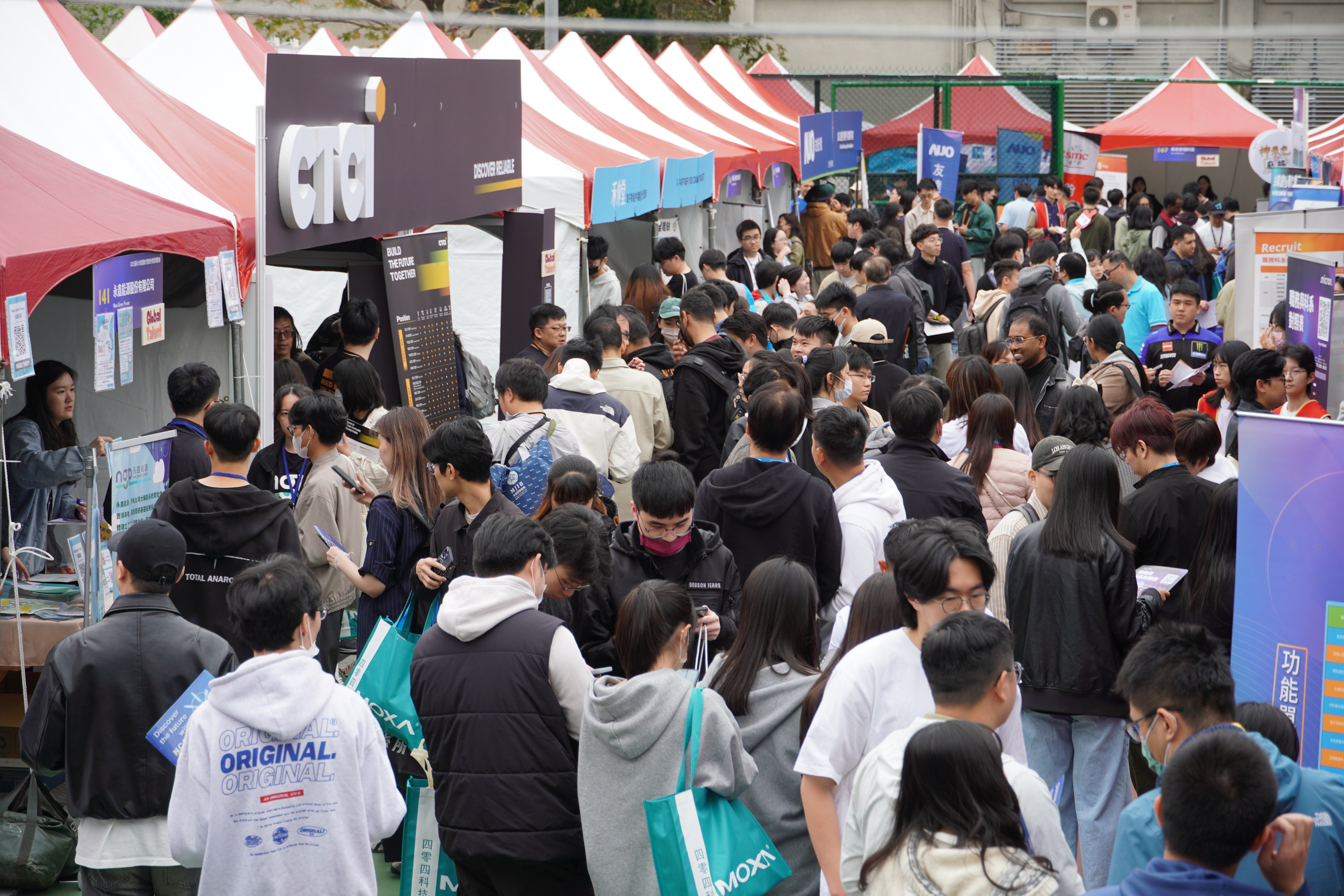 Taiwan Tech hosts the 2025 Campus Job Fair, attracting 210 companies and offering over 16,000 job openings.