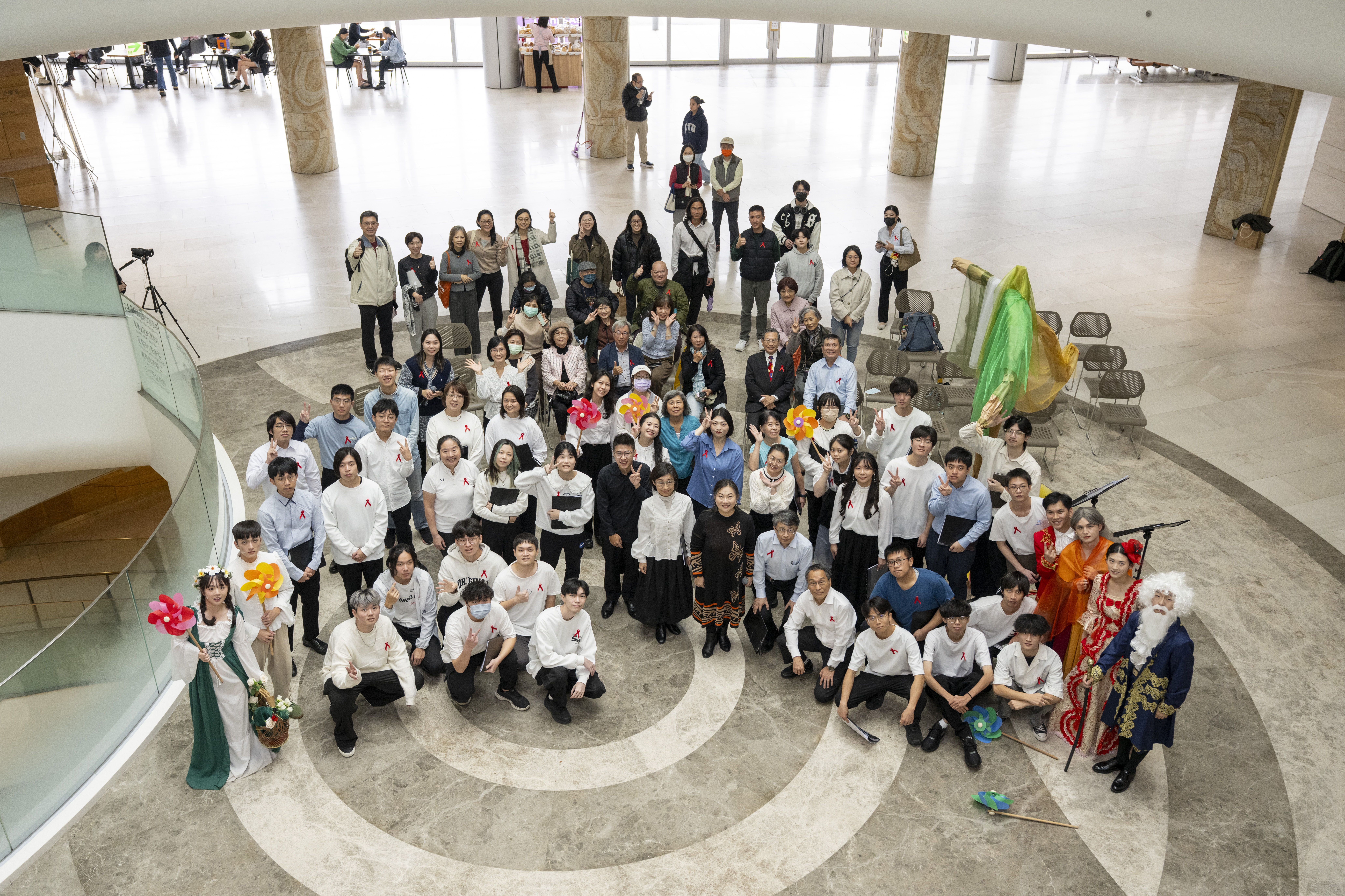 This performance also collaborated with the Beautiful Voice Choir and integrated theatrical expertise from the Department of Applied Arts at National Defense University, forming a cross-university and interdisciplinary creative force.