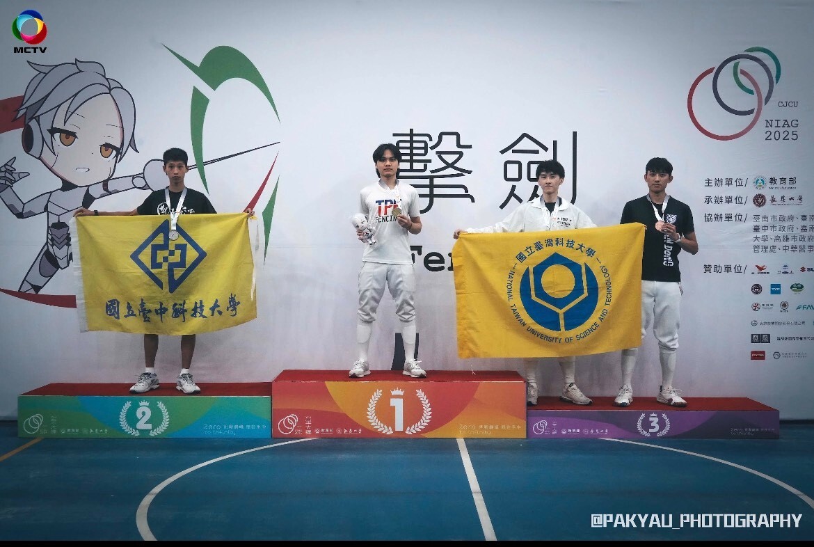 At the 2025 National Intercollegiate Athletic Games, Taiwan Tech’s Chung-Yi Lü (second from right) won the bronze medal in the men’s épée individual event. Photo courtesy of the Ming Chuan University Broadcasting Team.