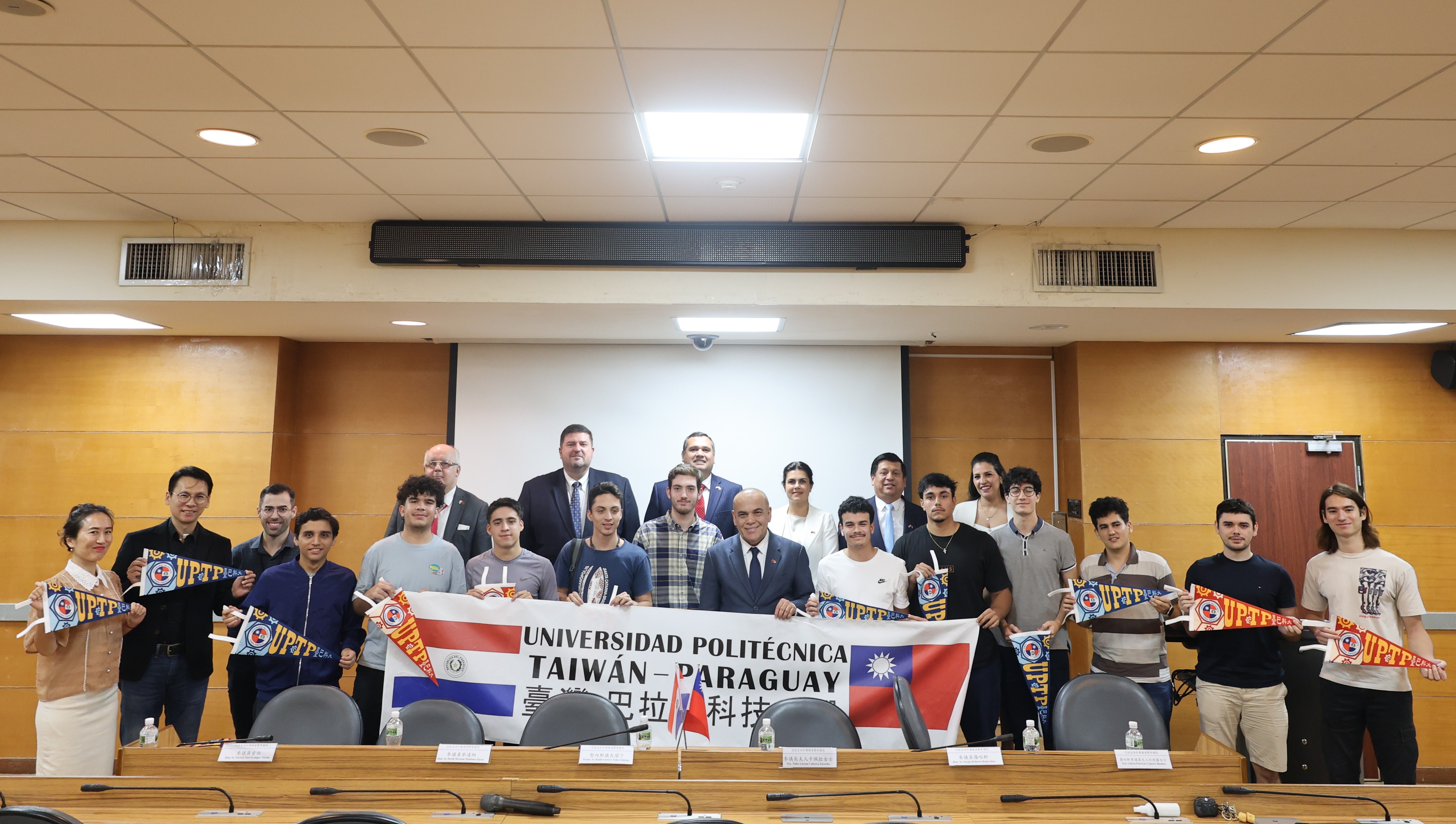 Basilio Gustavo Núñez Giménez, President of the Paraguayan Congress and Senate, led a delegation of lawmakers to Taiwan Tech for a student forum with Paraguayan students.