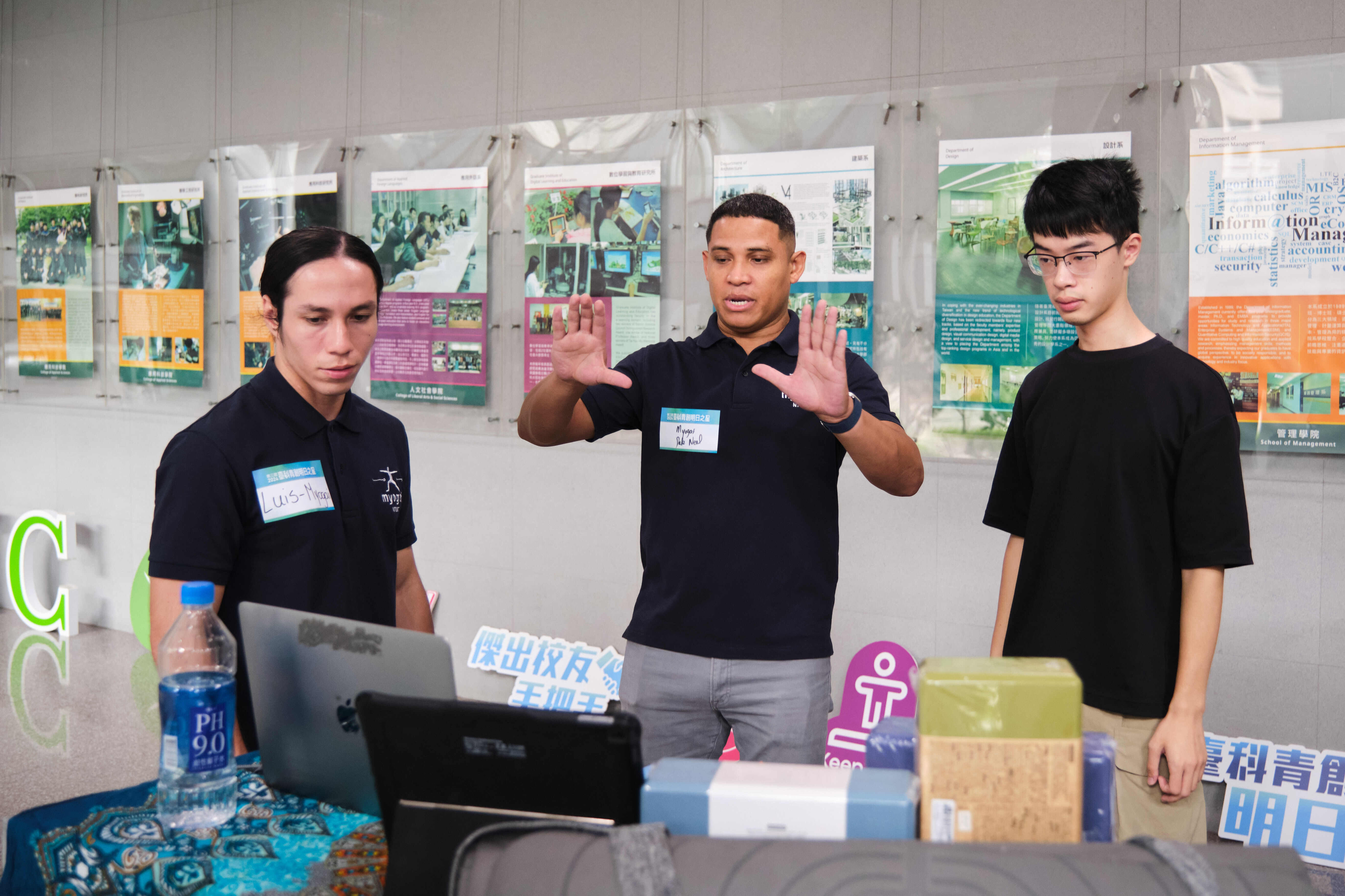 Luis Manzanero (left) and Dale Neal (center) demonstrate the Myogai platform's operation to visiting students.