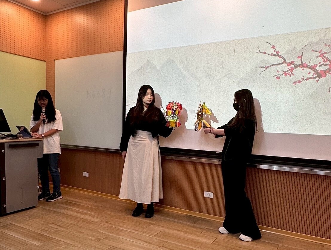 Hakka opera includes performances such as Hakka-language puppet theater, allowing students to experience the beauty and charm of the Hakka language.