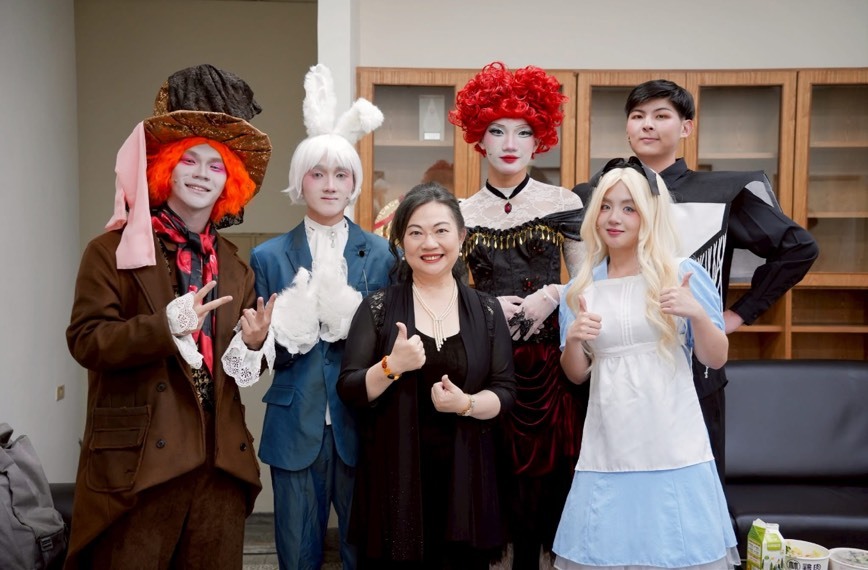 A group photo of the main cast of “Alice’s Fantastic Journey” with conductor and artistic director Wei-Jun Wang (center, front row).
