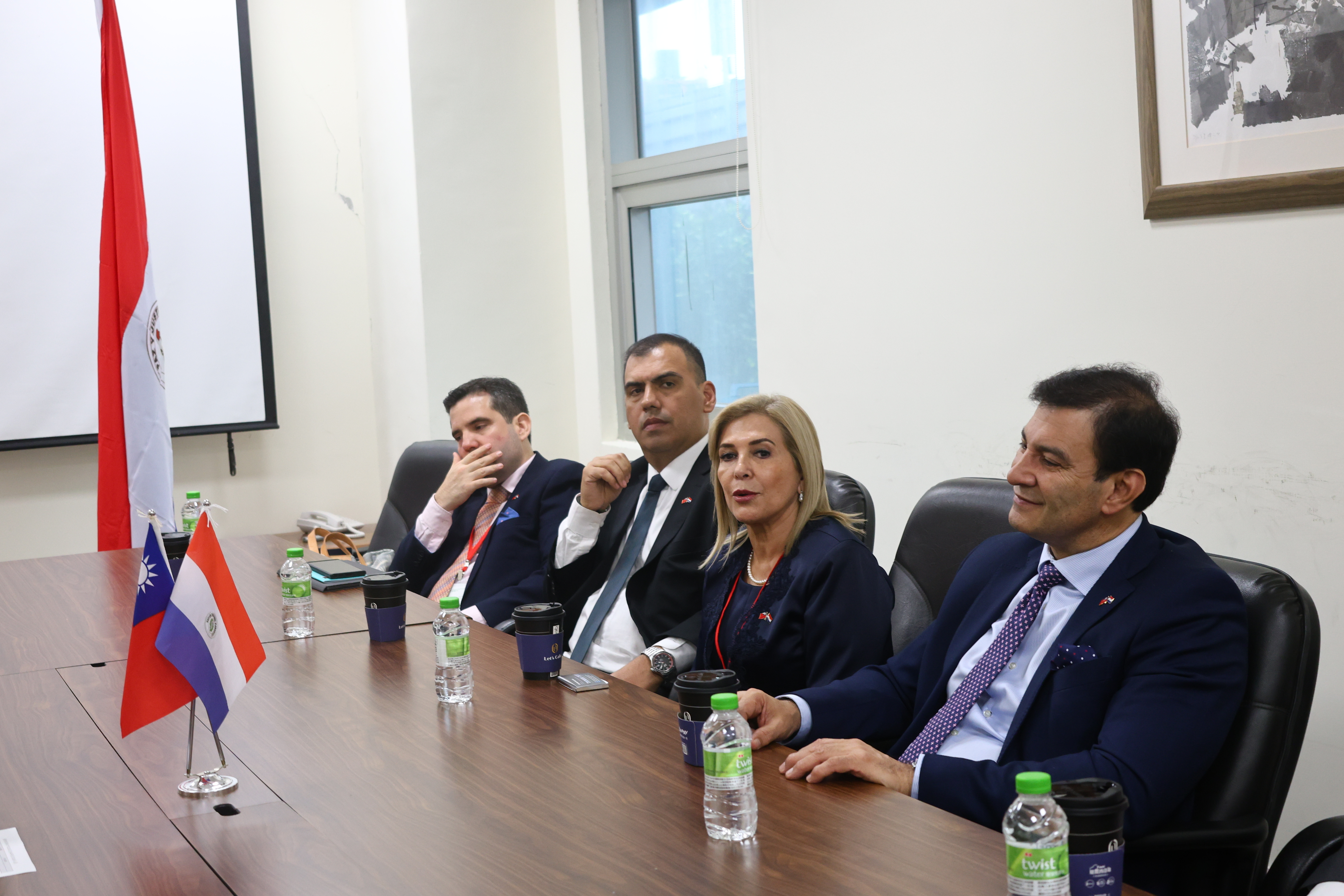 The Paraguayan Speaker (first from right) led the delegation in bilateral discussions with Taiwan Tech.