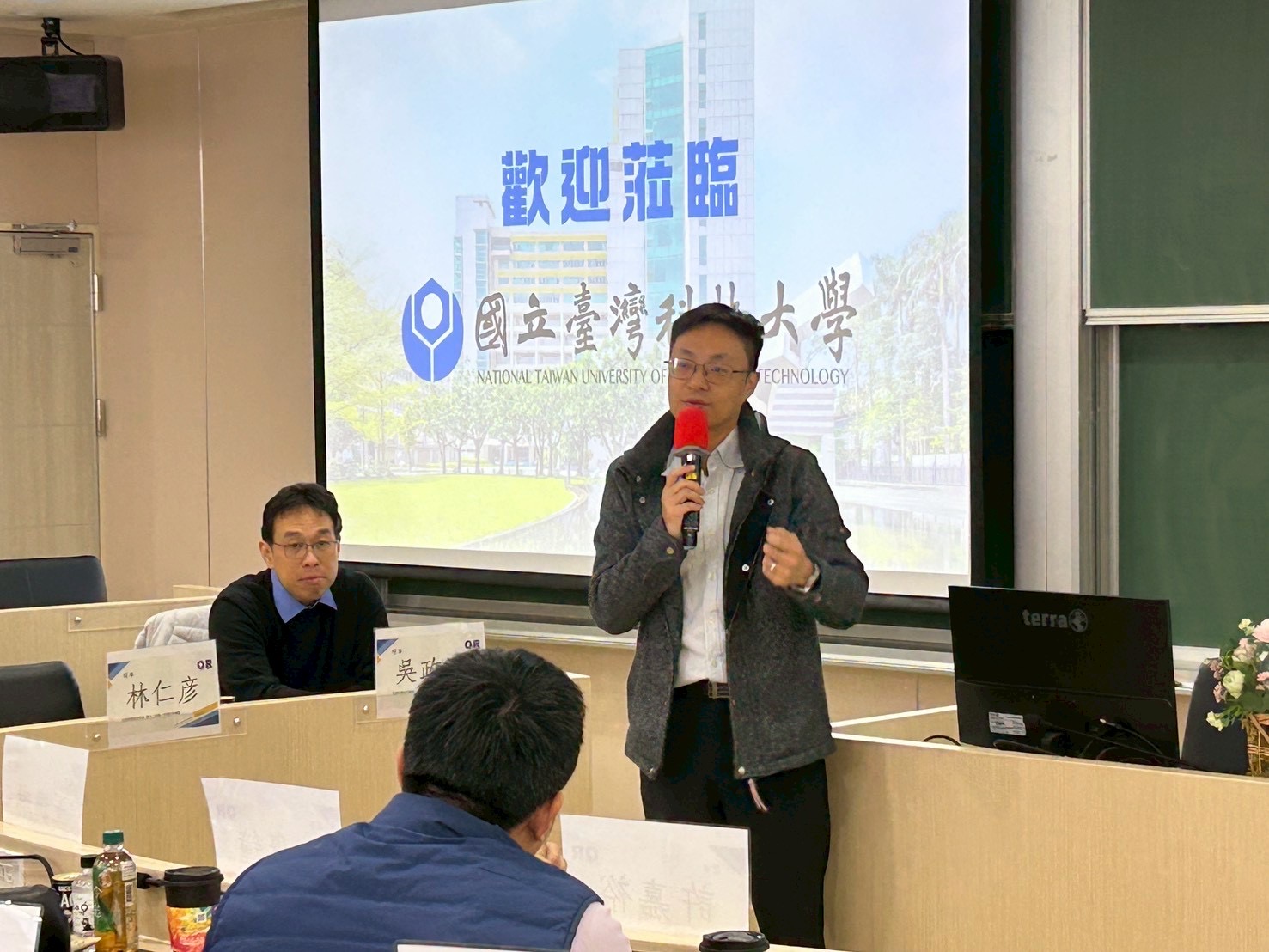 Dean Yu-Chung Tsao of the School of Management at Taiwan Tech delivers remarks.